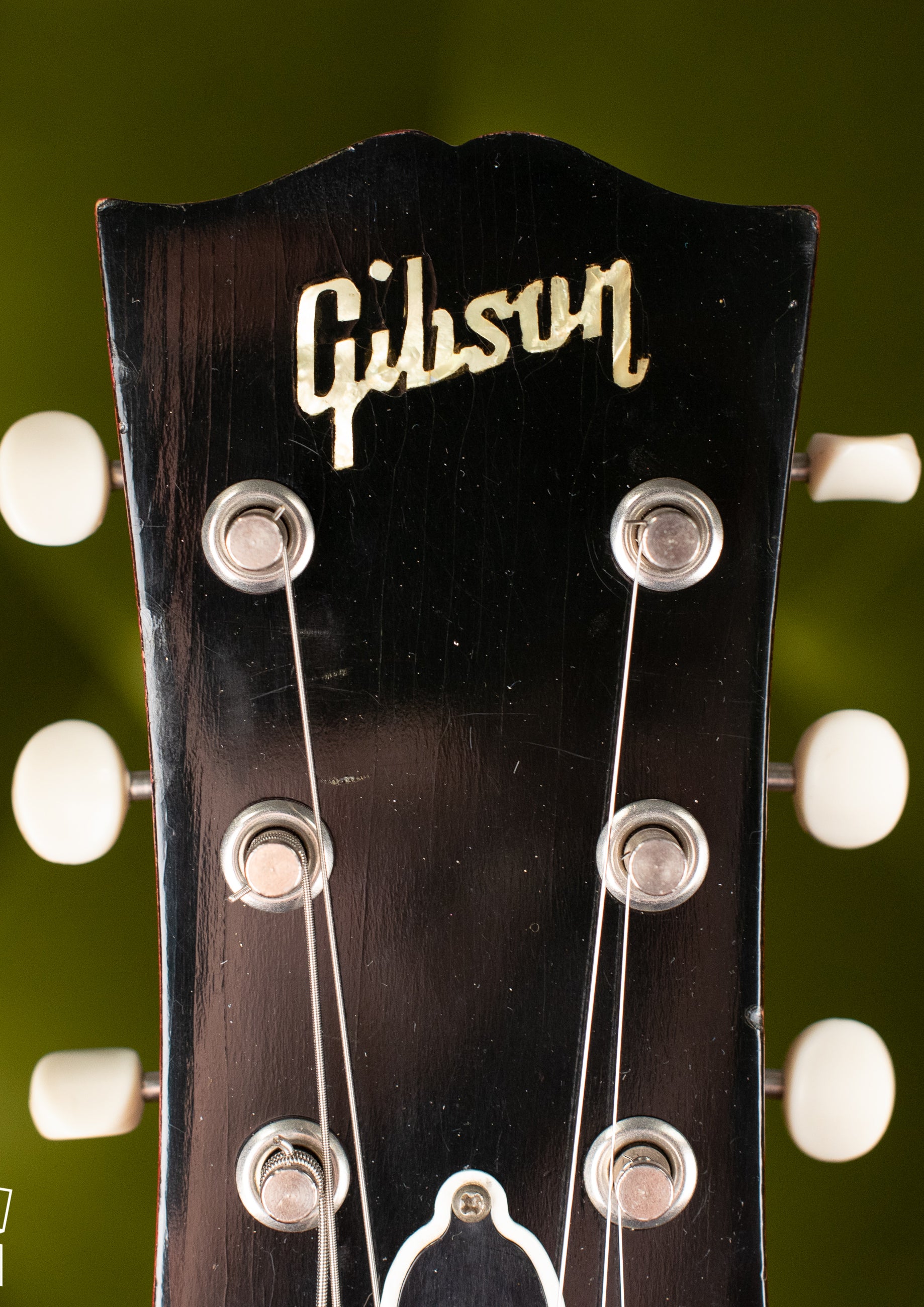 Pearl inlay Gibson logo ES-330 1962