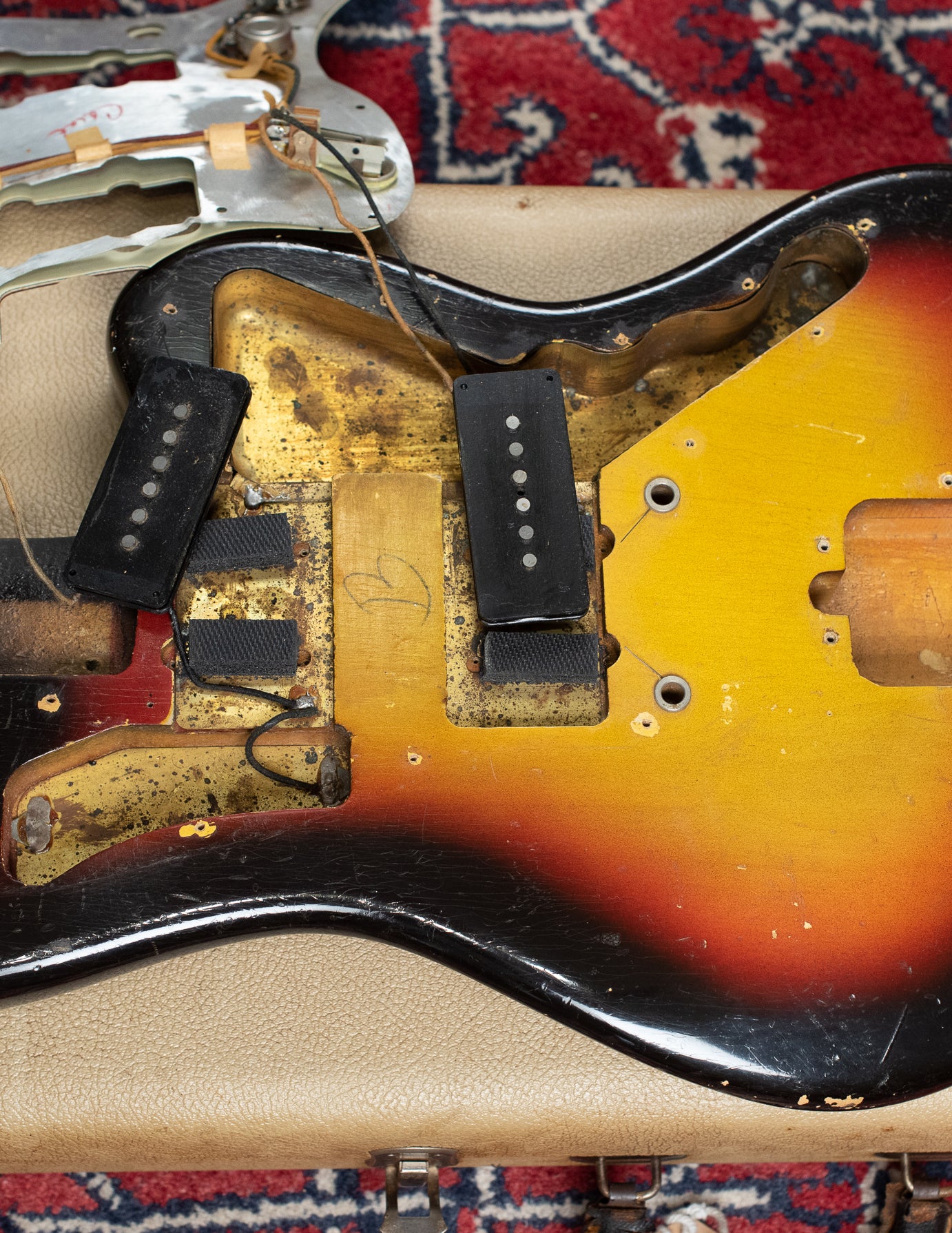 Fender Jazzmaster under pickguard, pickups