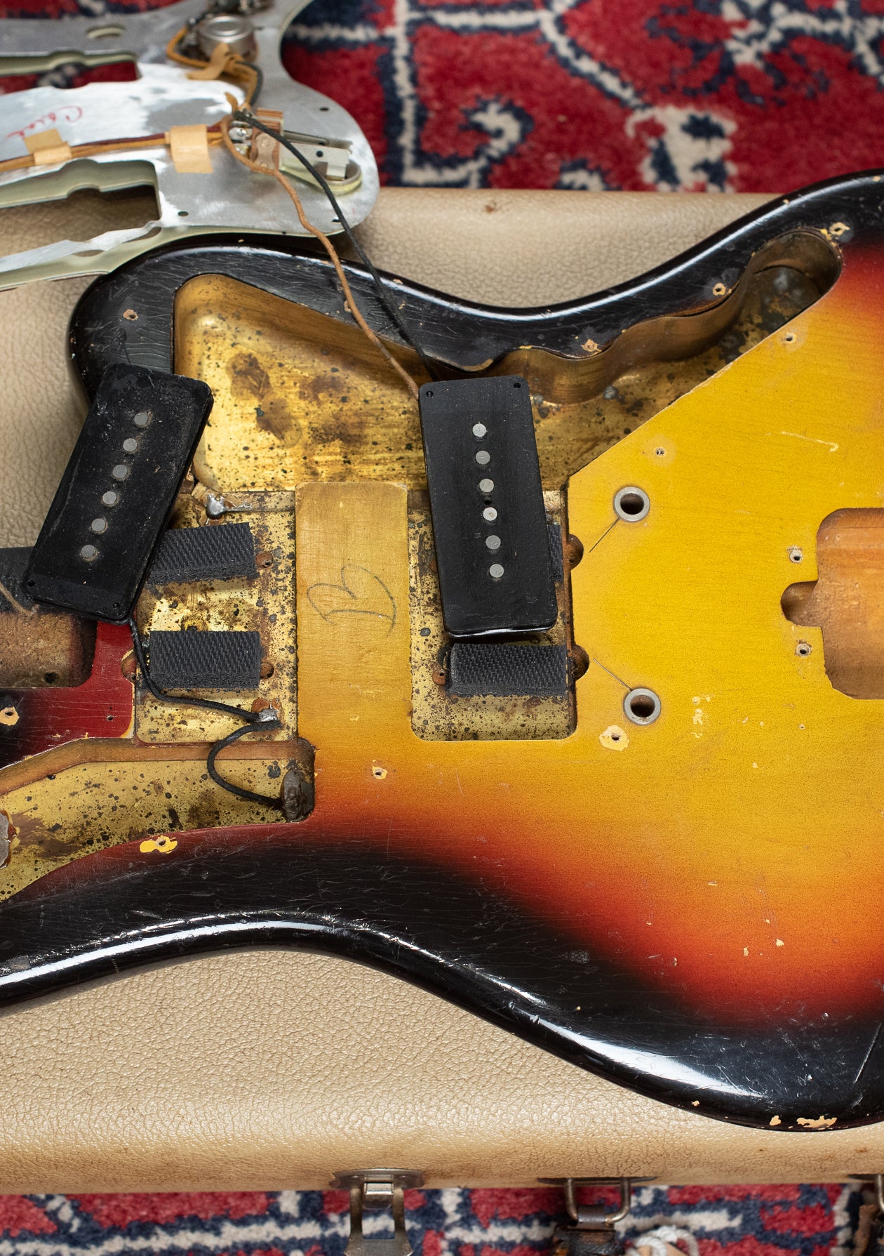 Fender Jazzmaster under pickguard, pickups