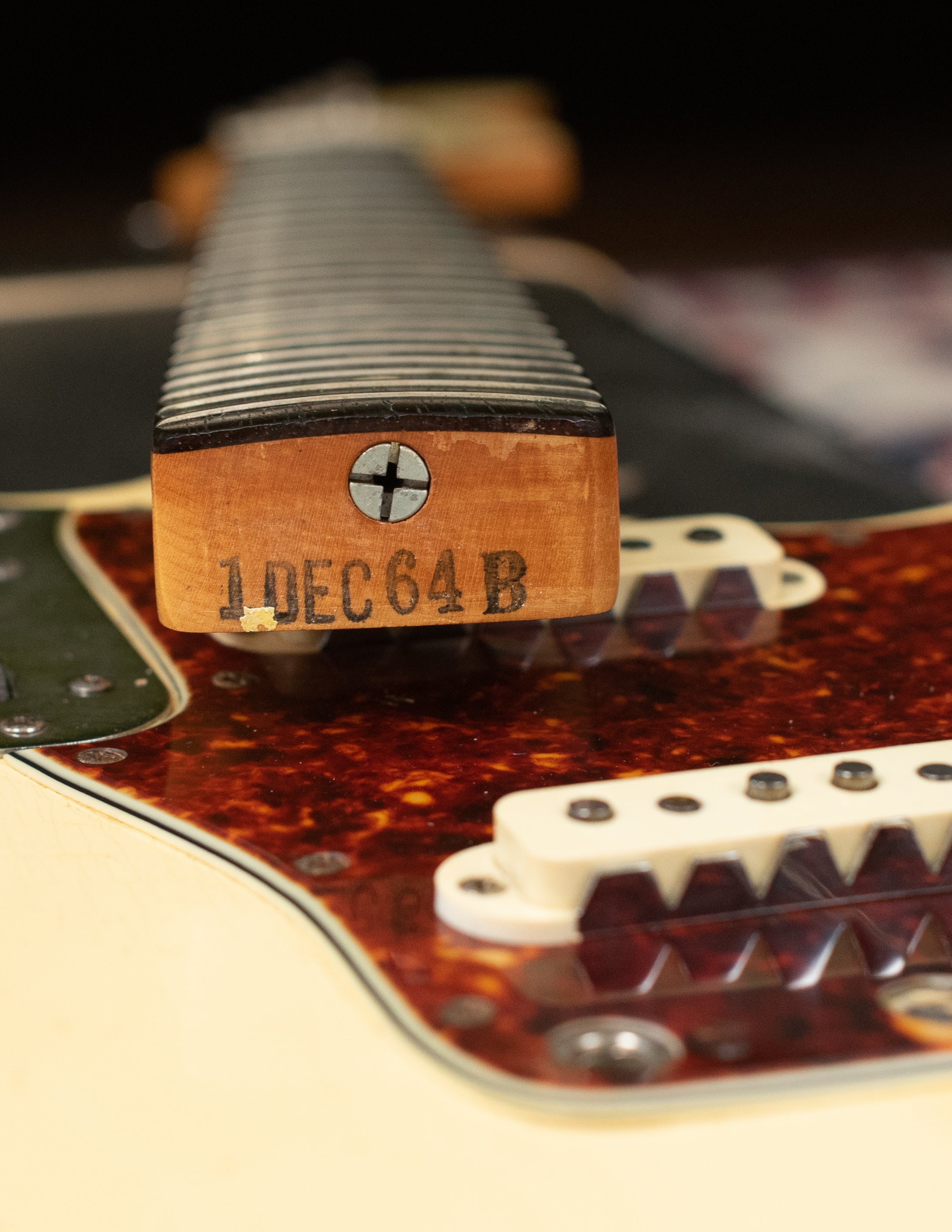 "1DEC64B" neck heel date stamp