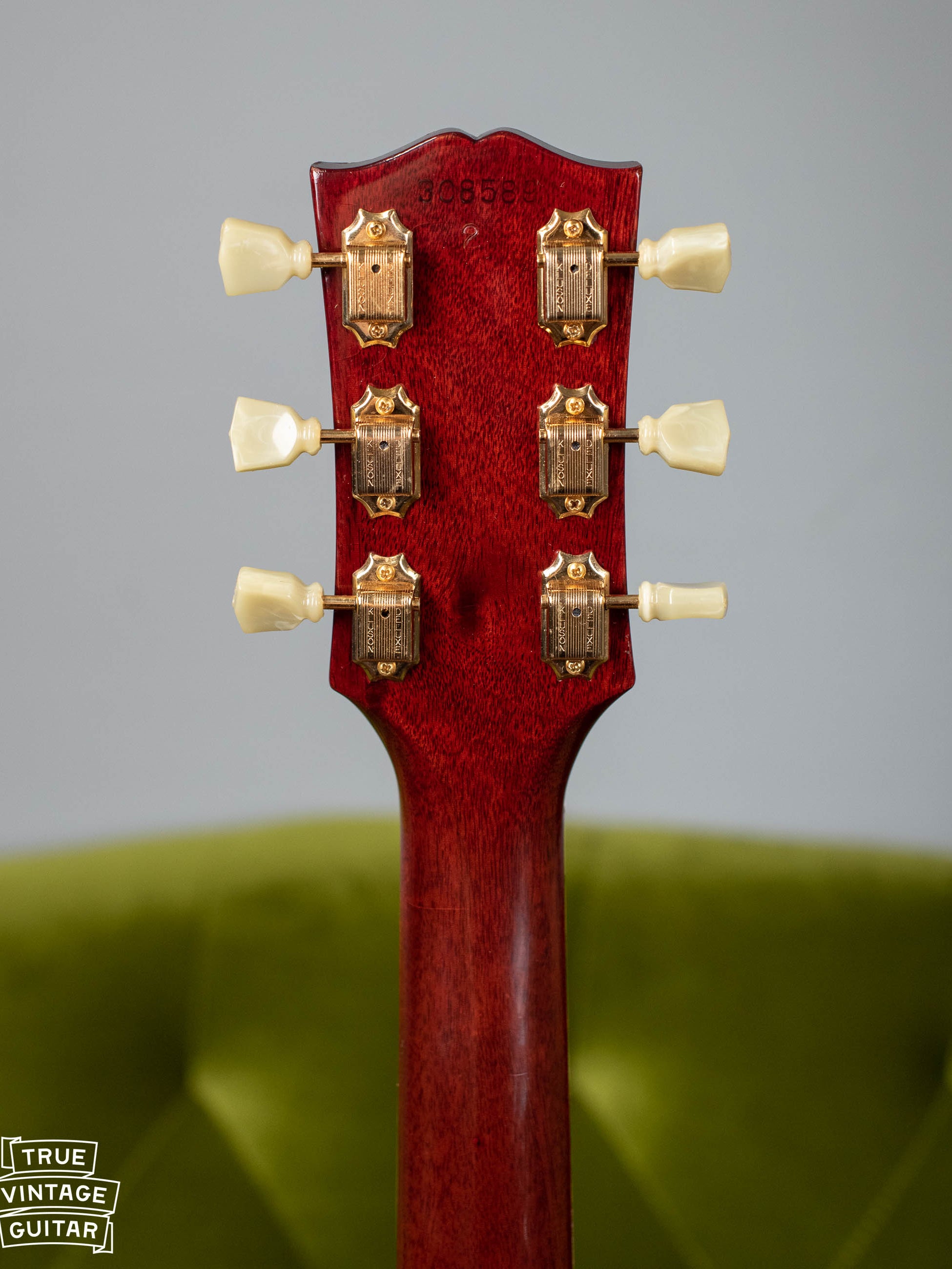 Gibson headstock, gold Kluson tuners, 1965