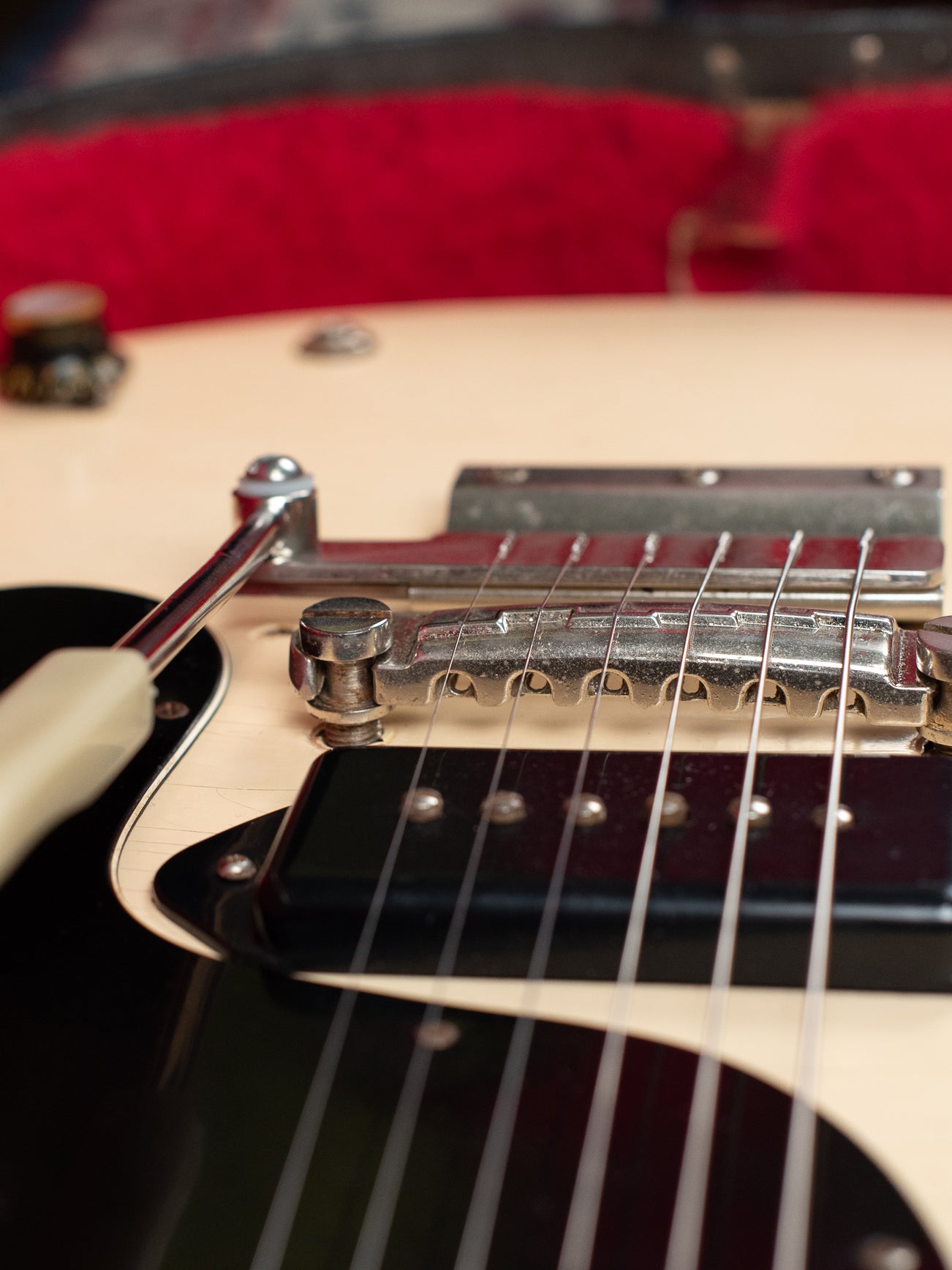 Gibson Vibrola tailpiece, lightning bar bridge