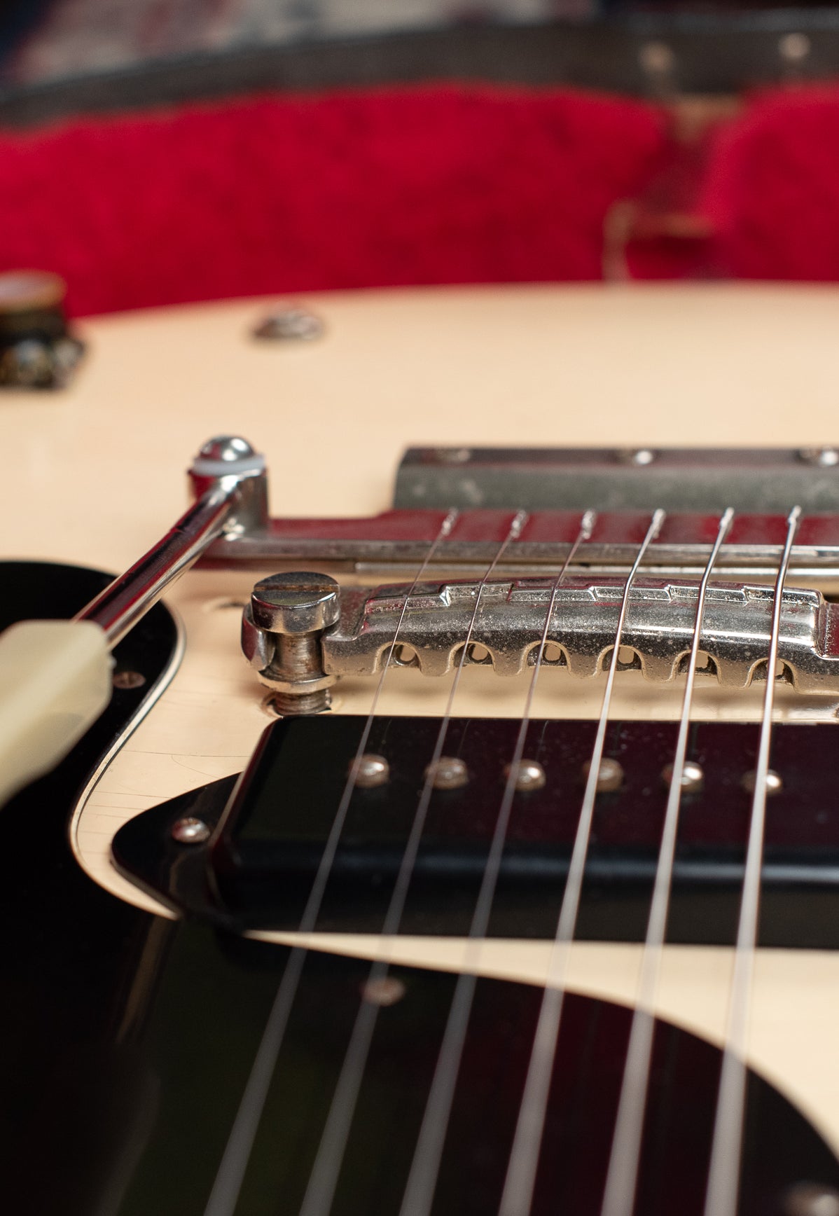 Gibson Vibrola tailpiece, lightning bar bridge