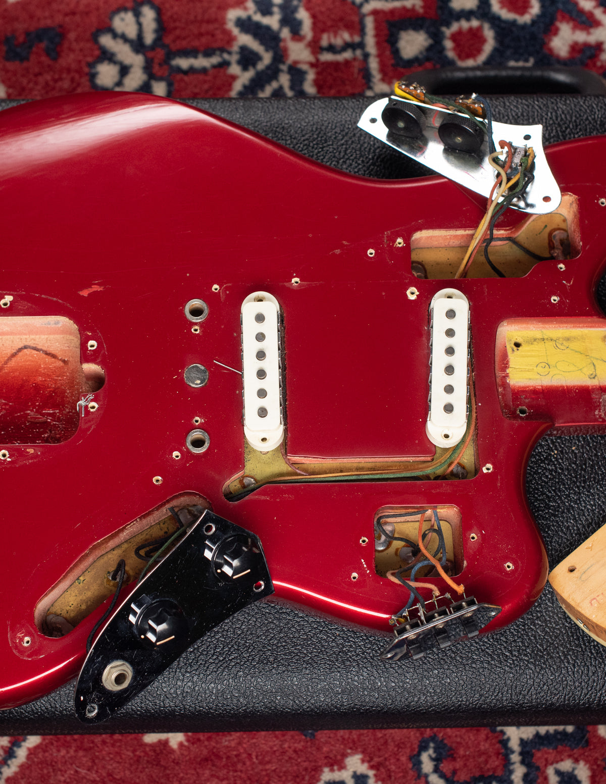 Fender Custom Color neck pocket, tremolo cavity