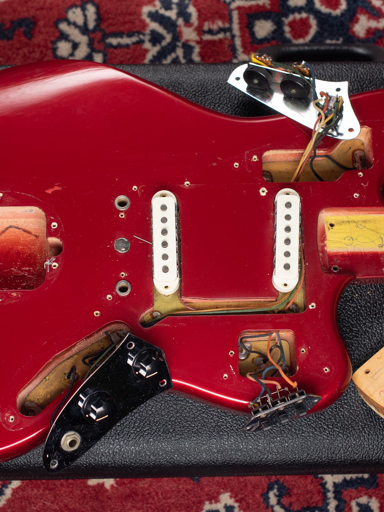 Fender Custom Color neck pocket, tremolo cavity