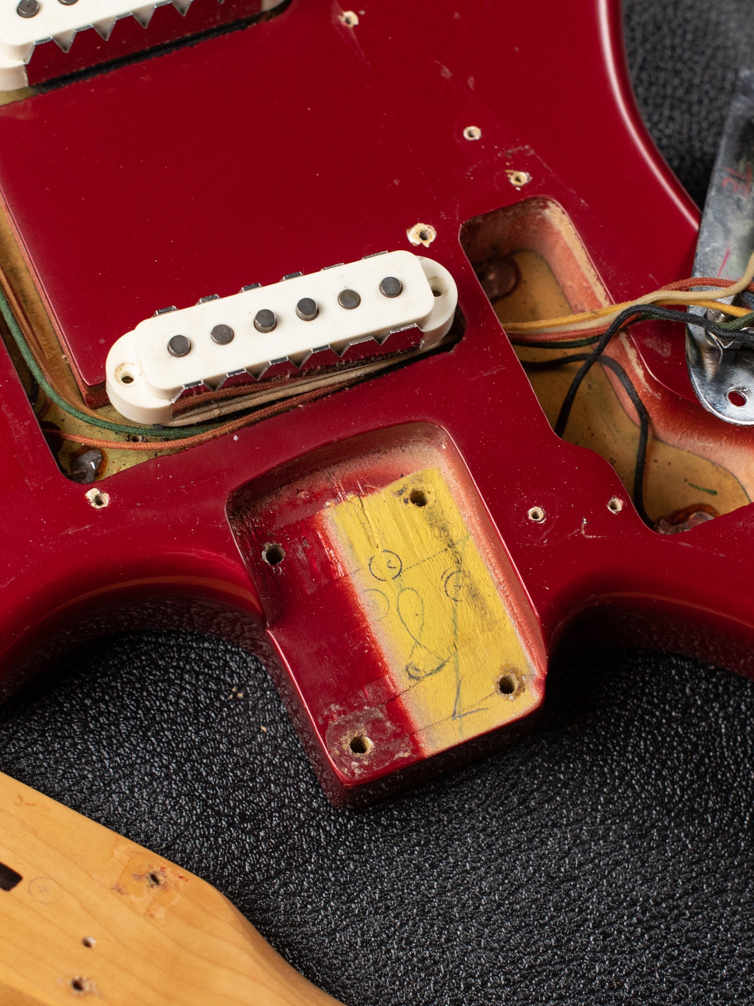 Fender Jaguar neck pocket 1966 Red