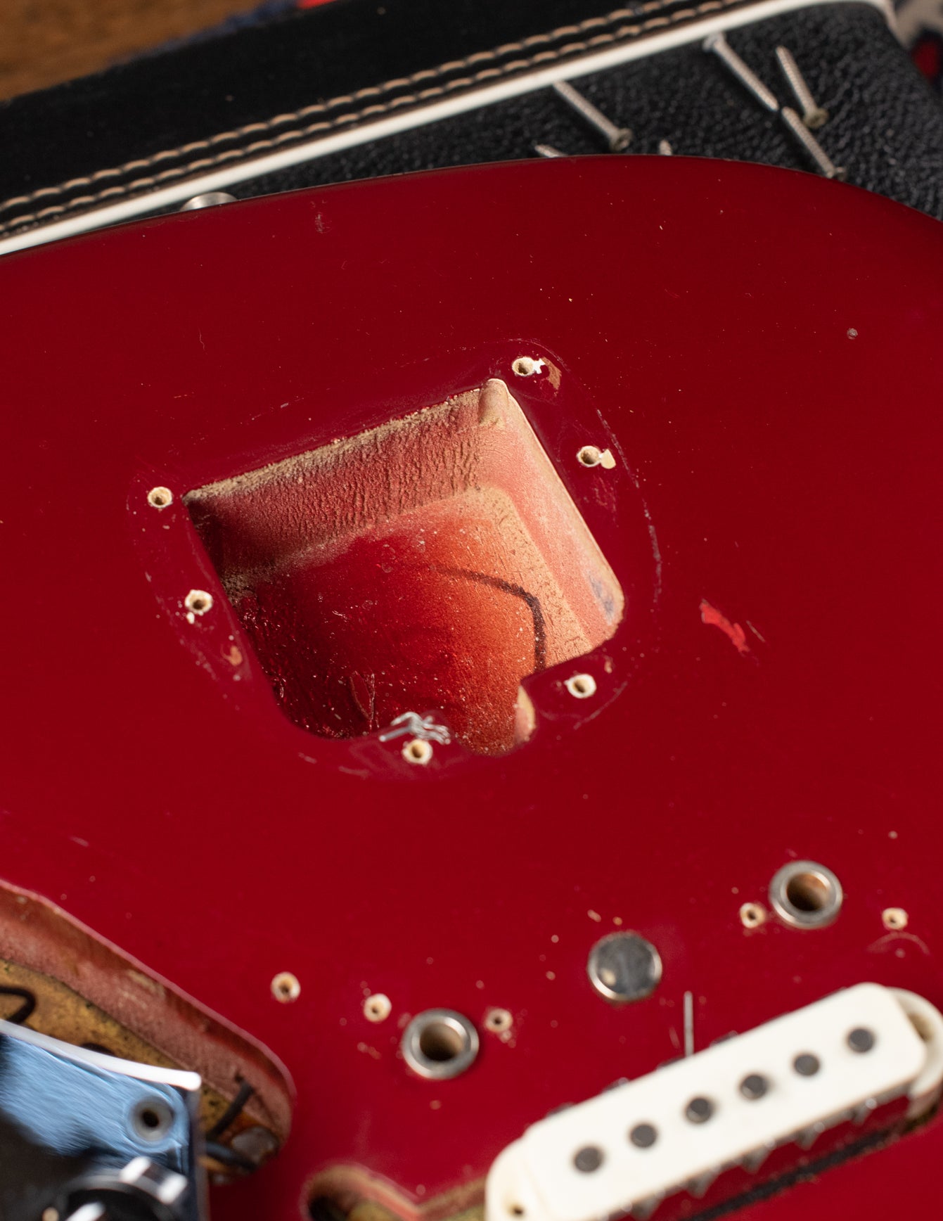 Tremolo cavity Candy Apple Red 1966 Fender