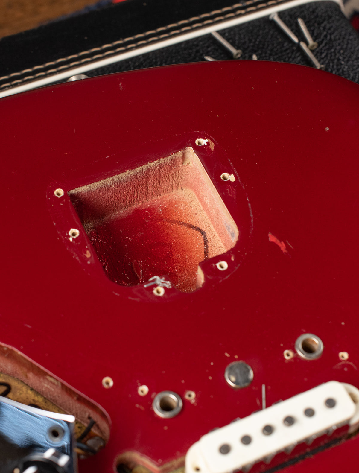 Tremolo cavity Candy Apple Red 1966 Fender