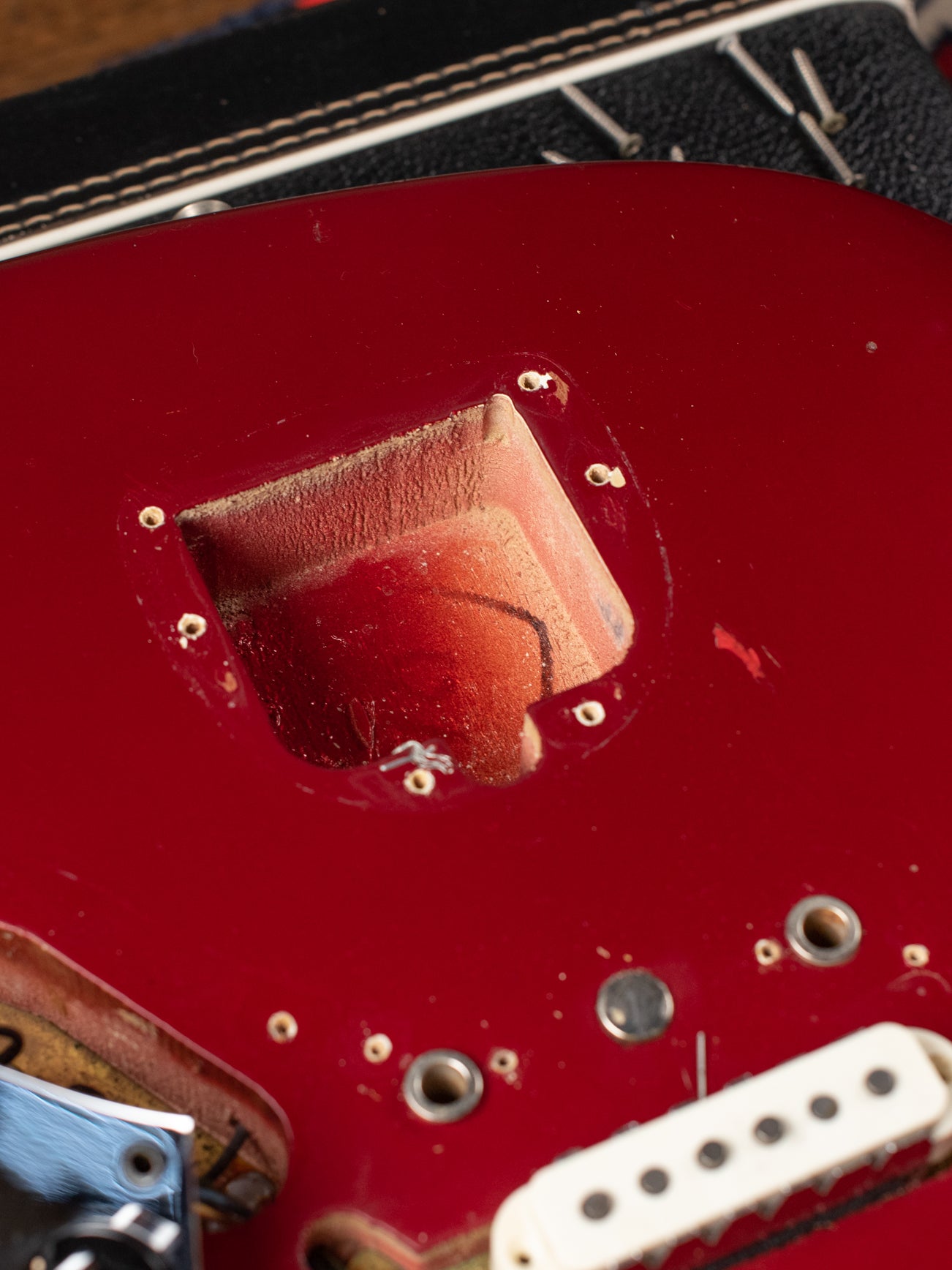 Tremolo cavity Candy Apple Red 1966 Fender