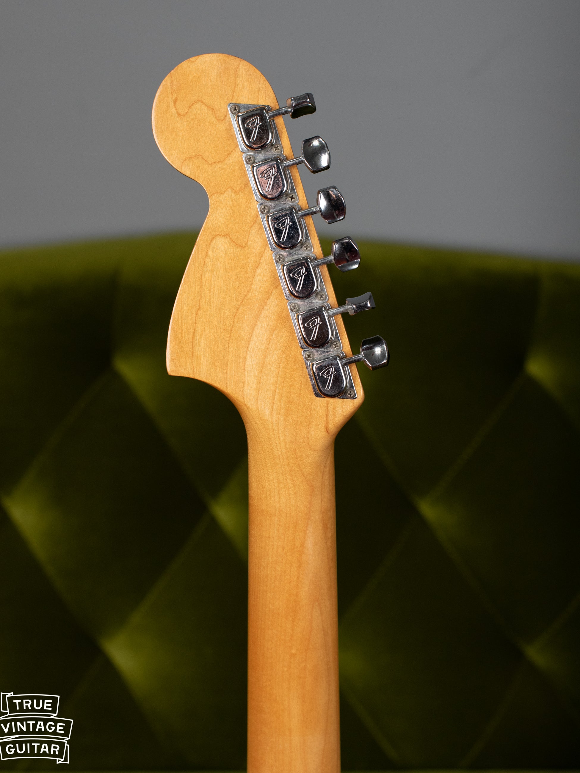 F logo tuners vintage Fender guitar