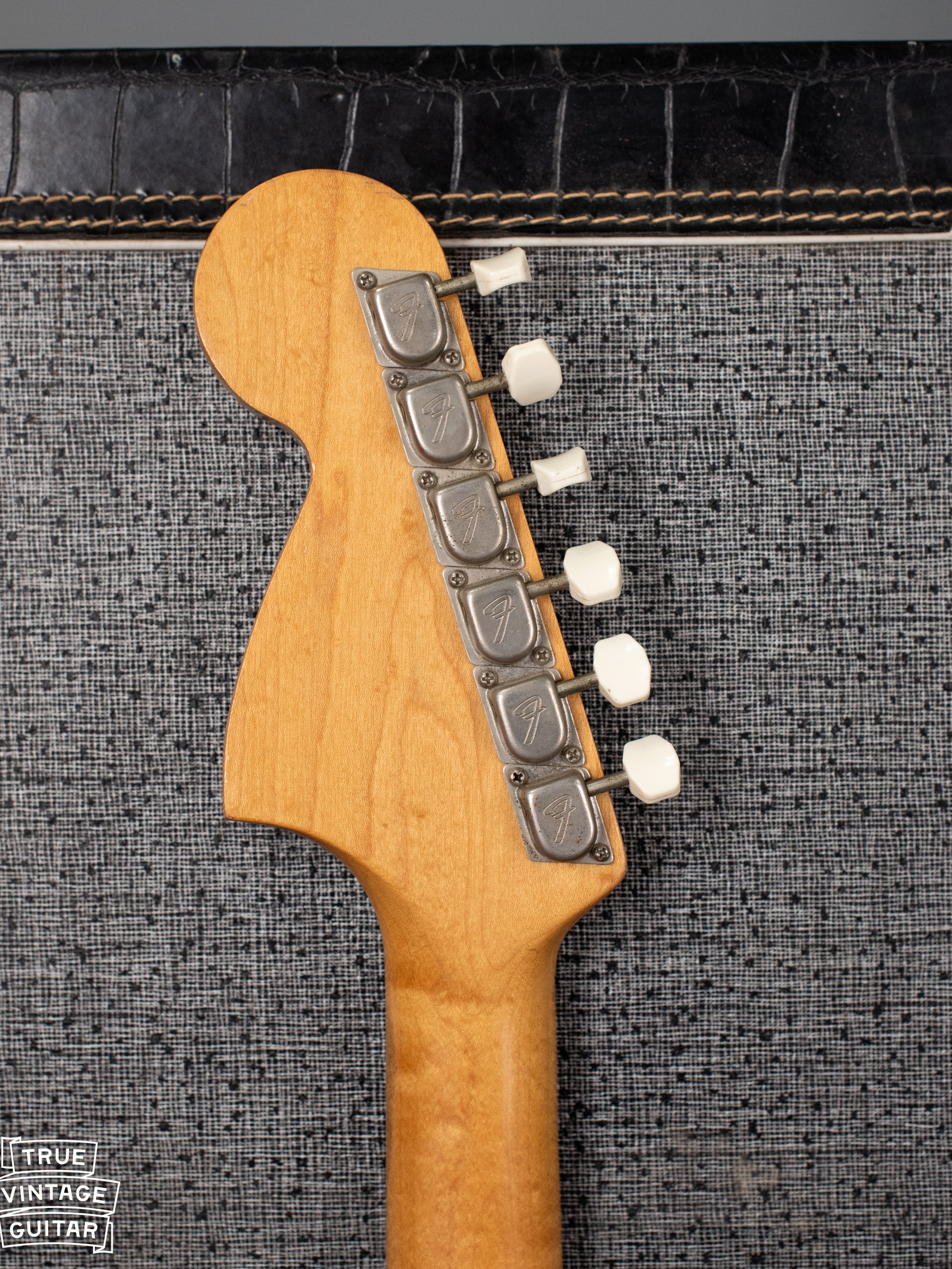 Fender F logo tuners 1966