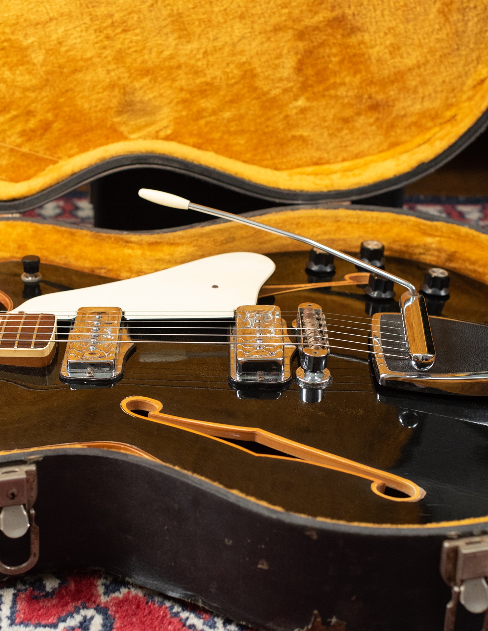Vintage Fender guitar buyer