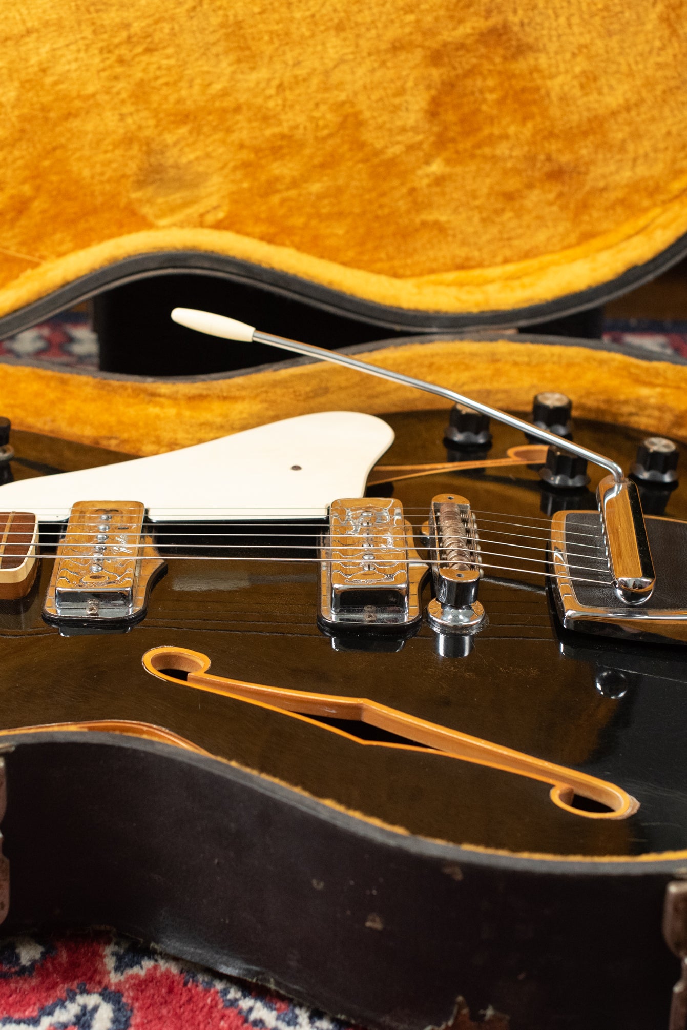 Vintage Fender guitar buyer