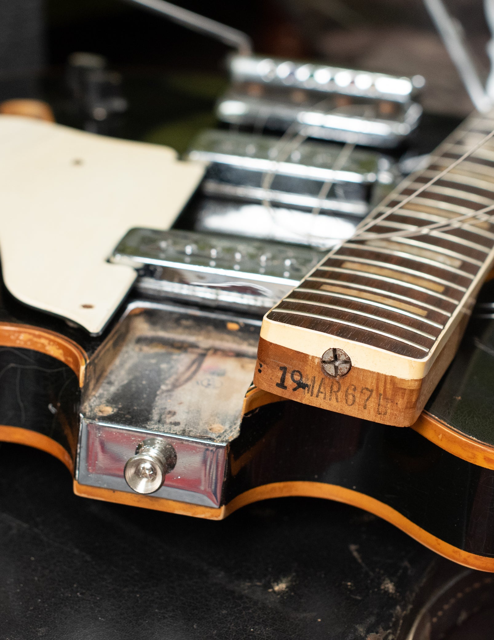 How to date vintage Fender guitars
