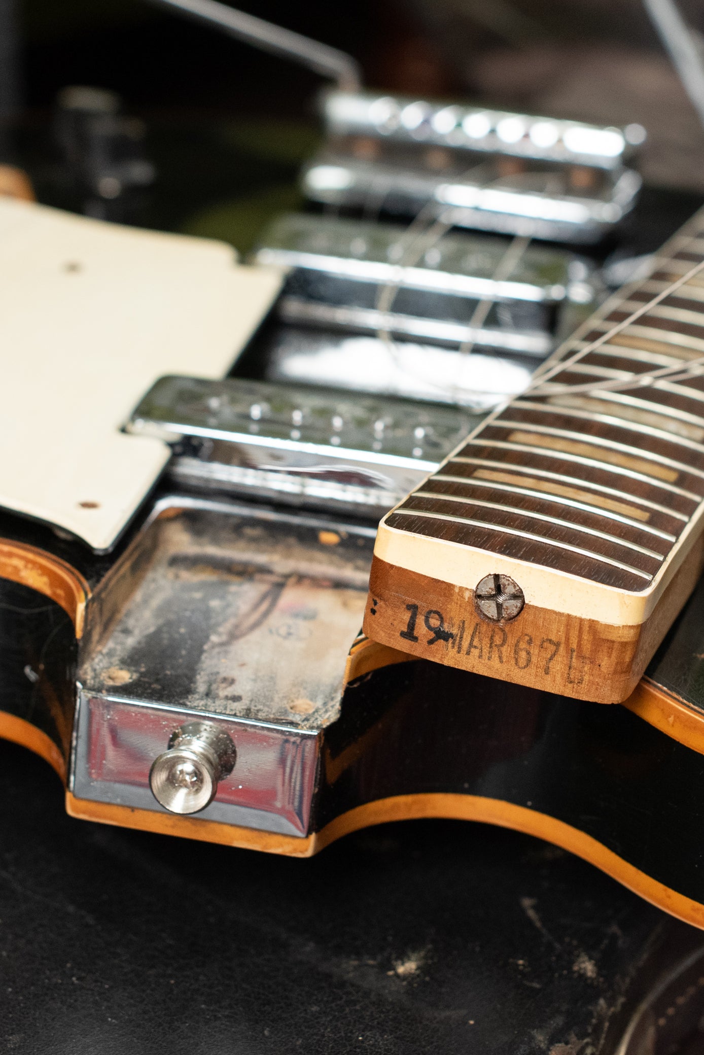 How to date vintage Fender guitars