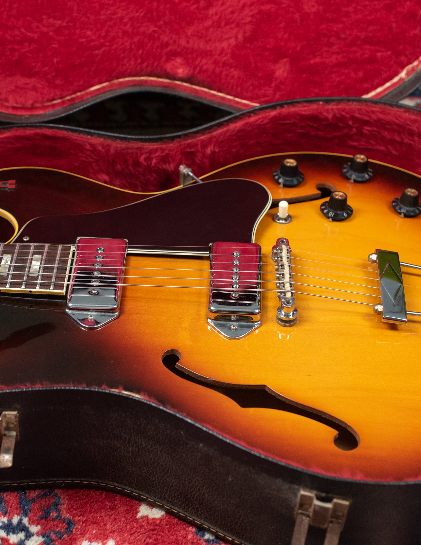 Where to sell vintage Gibson guitars