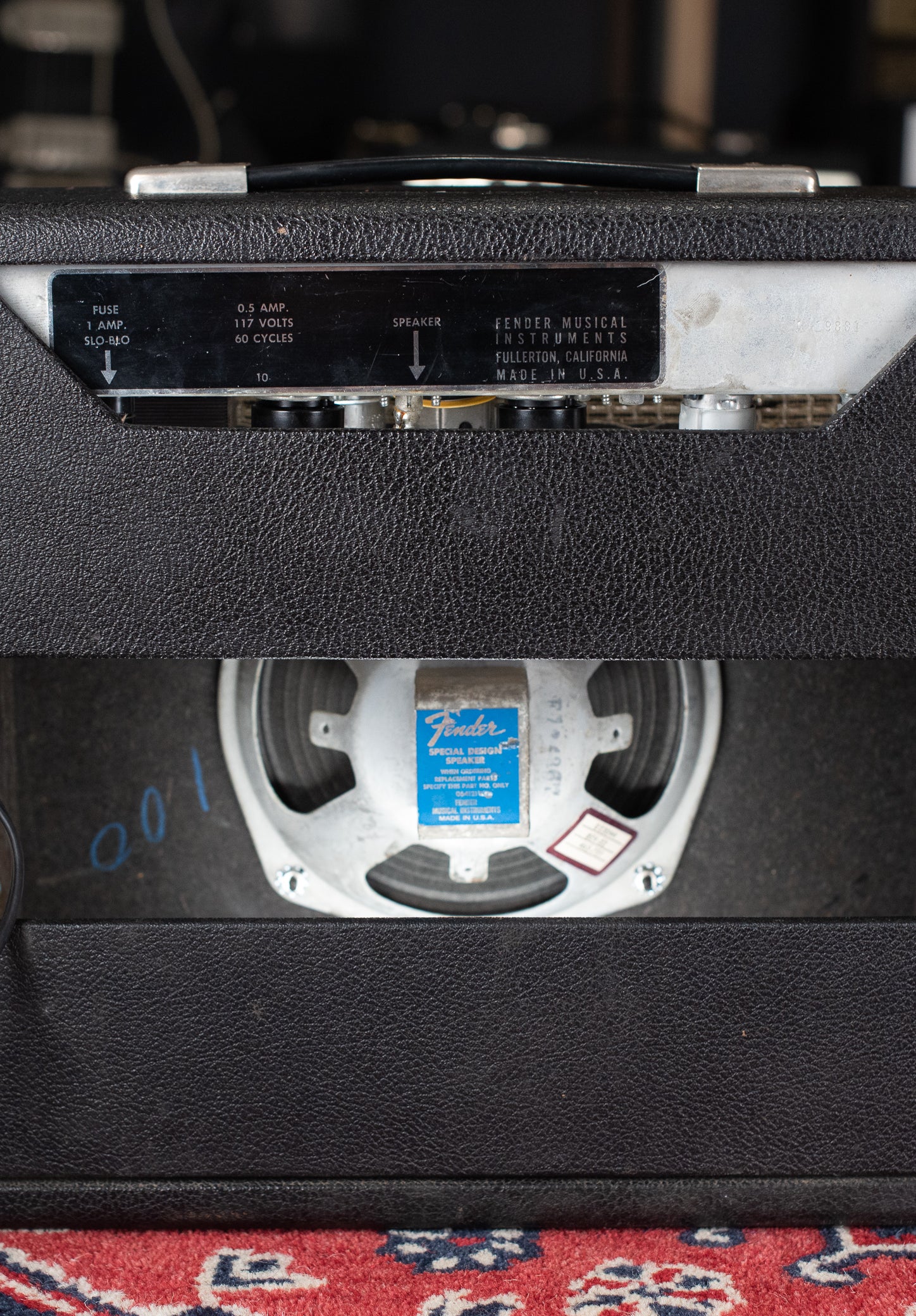 Vintage 1967 Fender Vibro Champ guitar amplifier