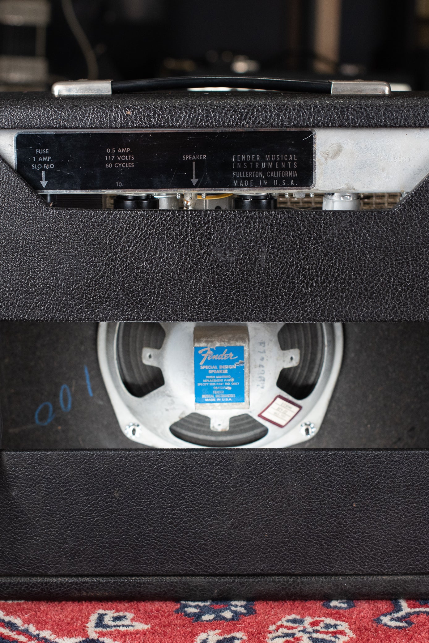 Vintage 1967 Fender Vibro Champ guitar amplifier