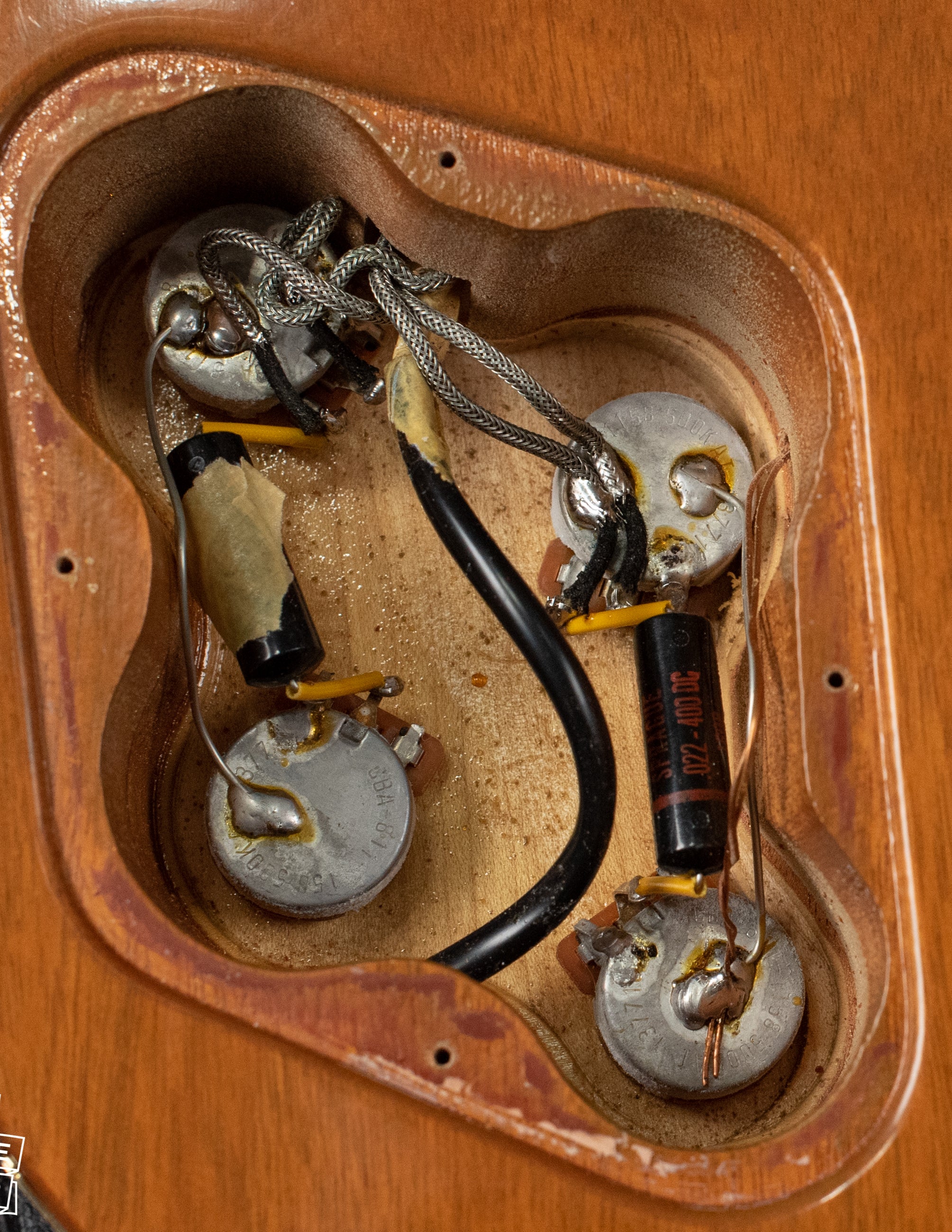 Control cavity