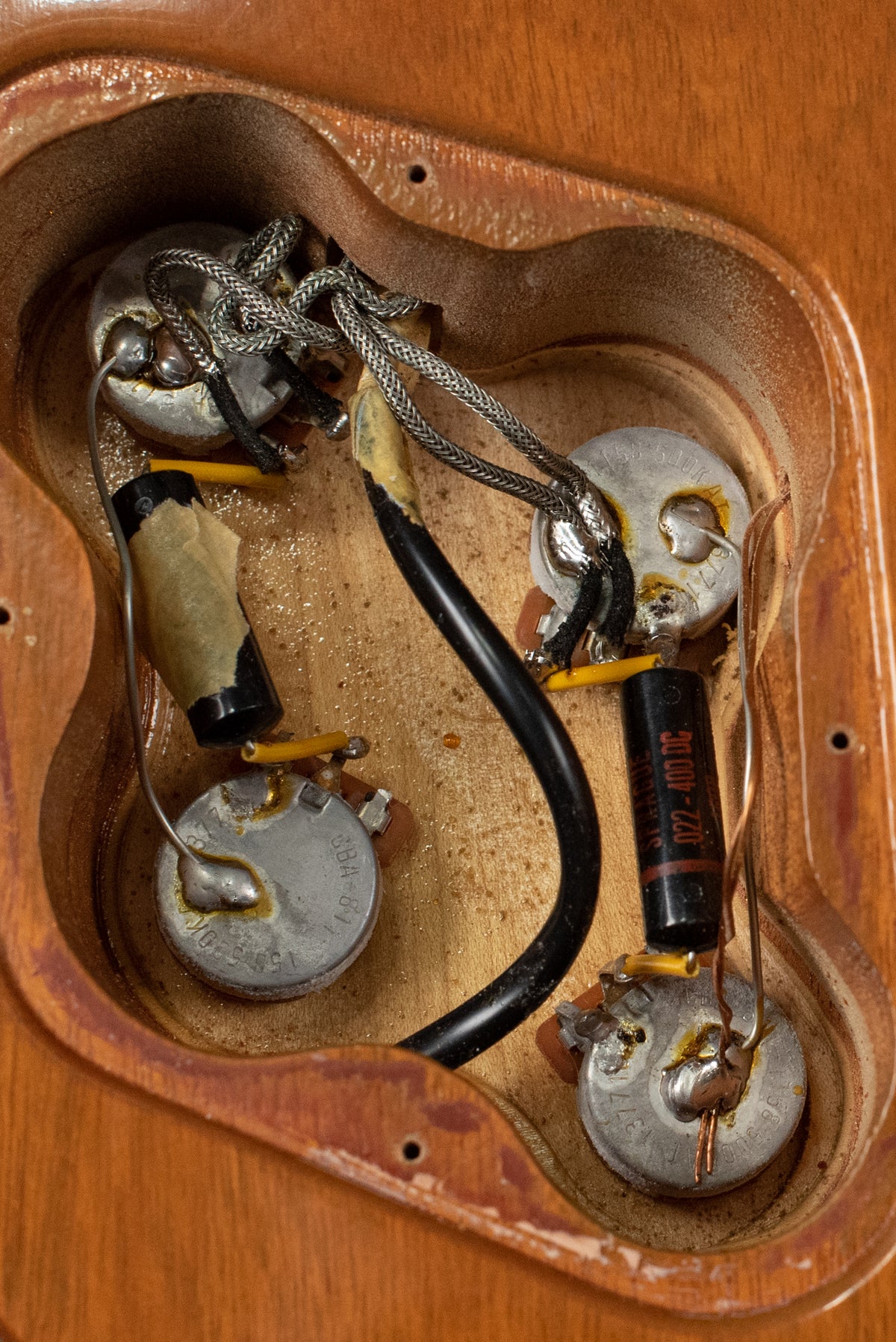 Control cavity