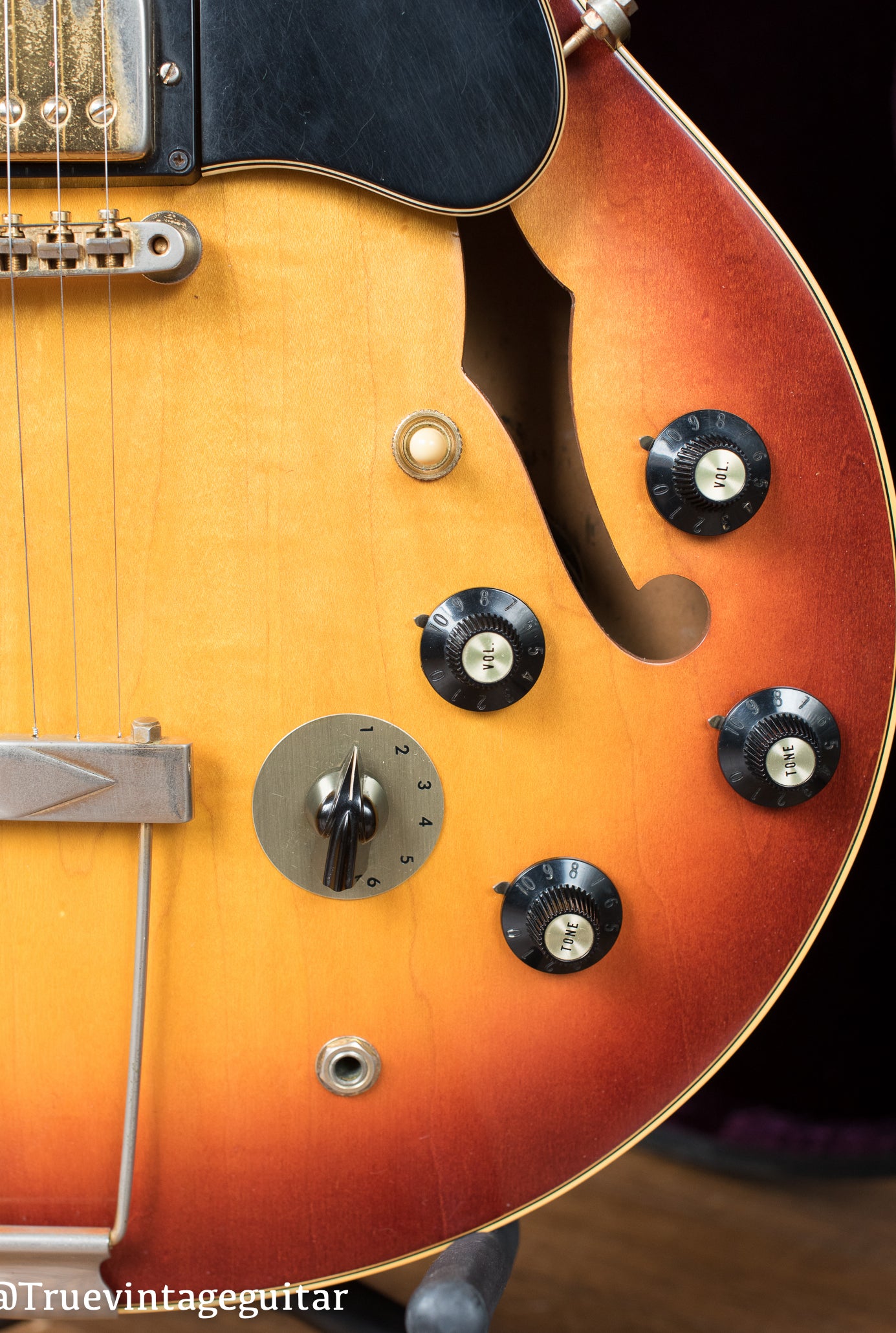 Witch hat volume and tone knobs, varitone switch, Vintage 1972 Gibson ES-345 Stereo Sunburst