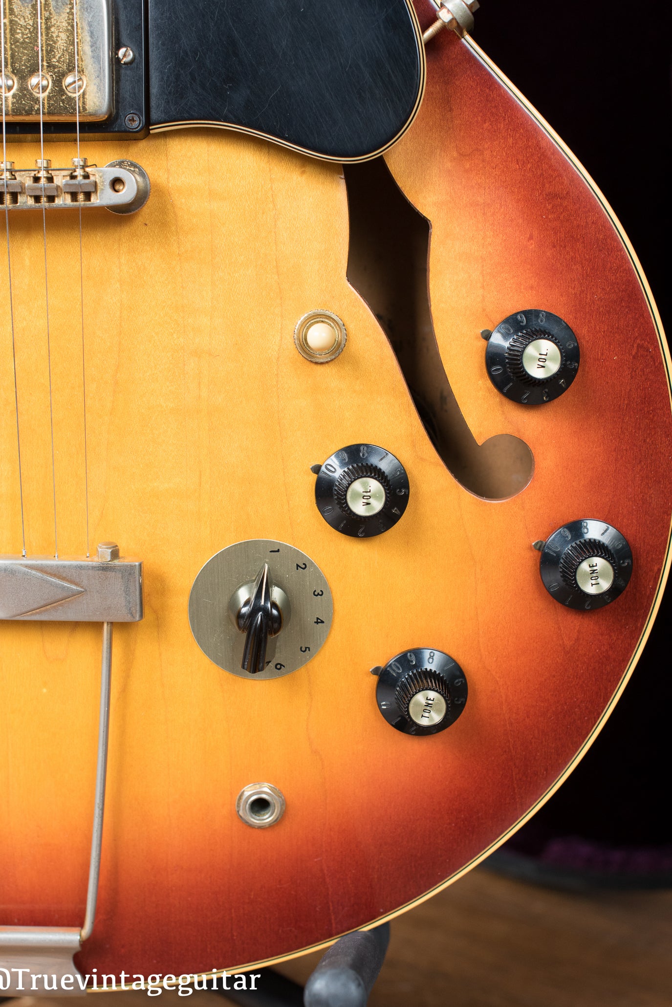 Witch hat volume and tone knobs, varitone switch, Vintage 1972 Gibson ES-345 Stereo Sunburst