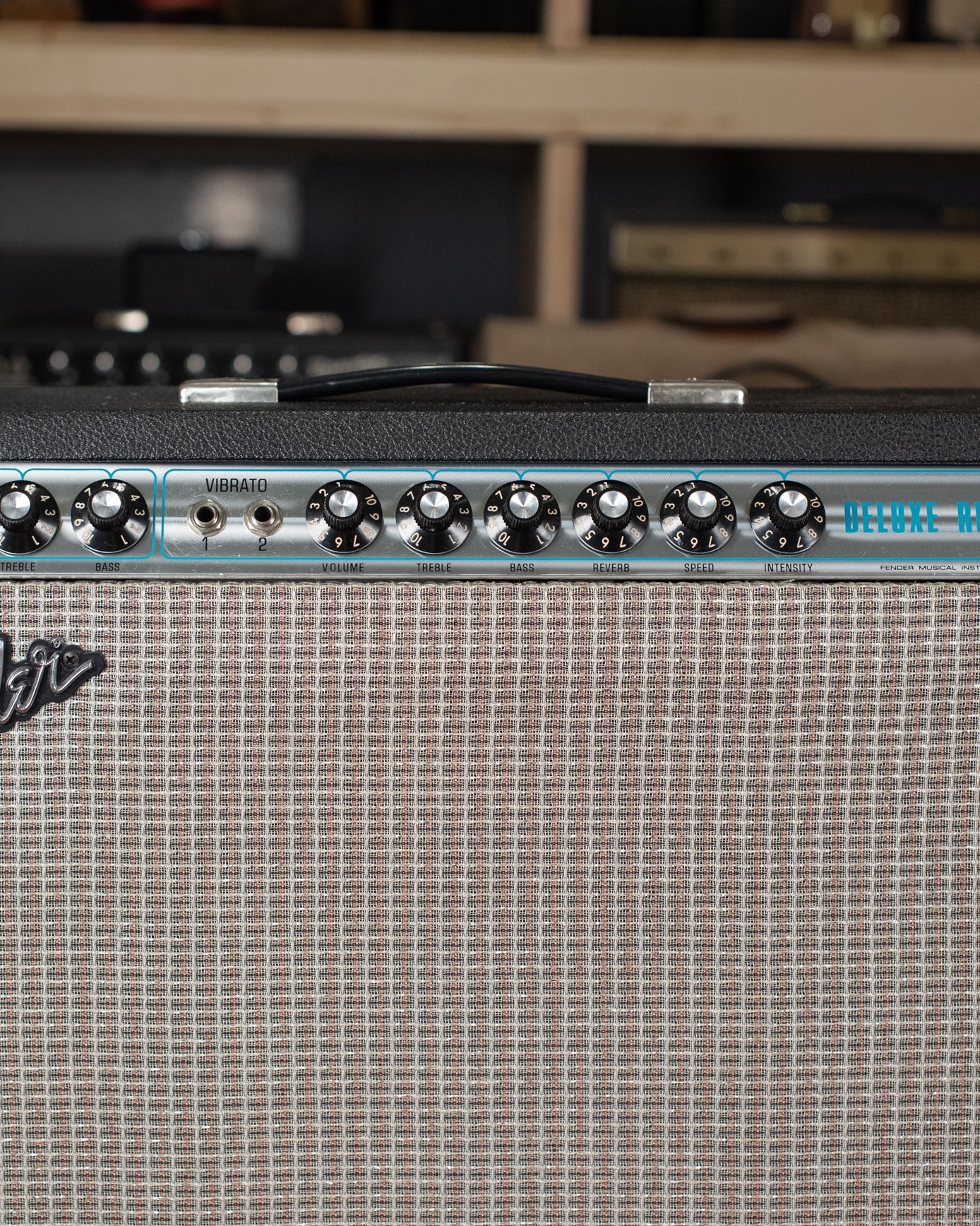 Fender guitar amp red light
