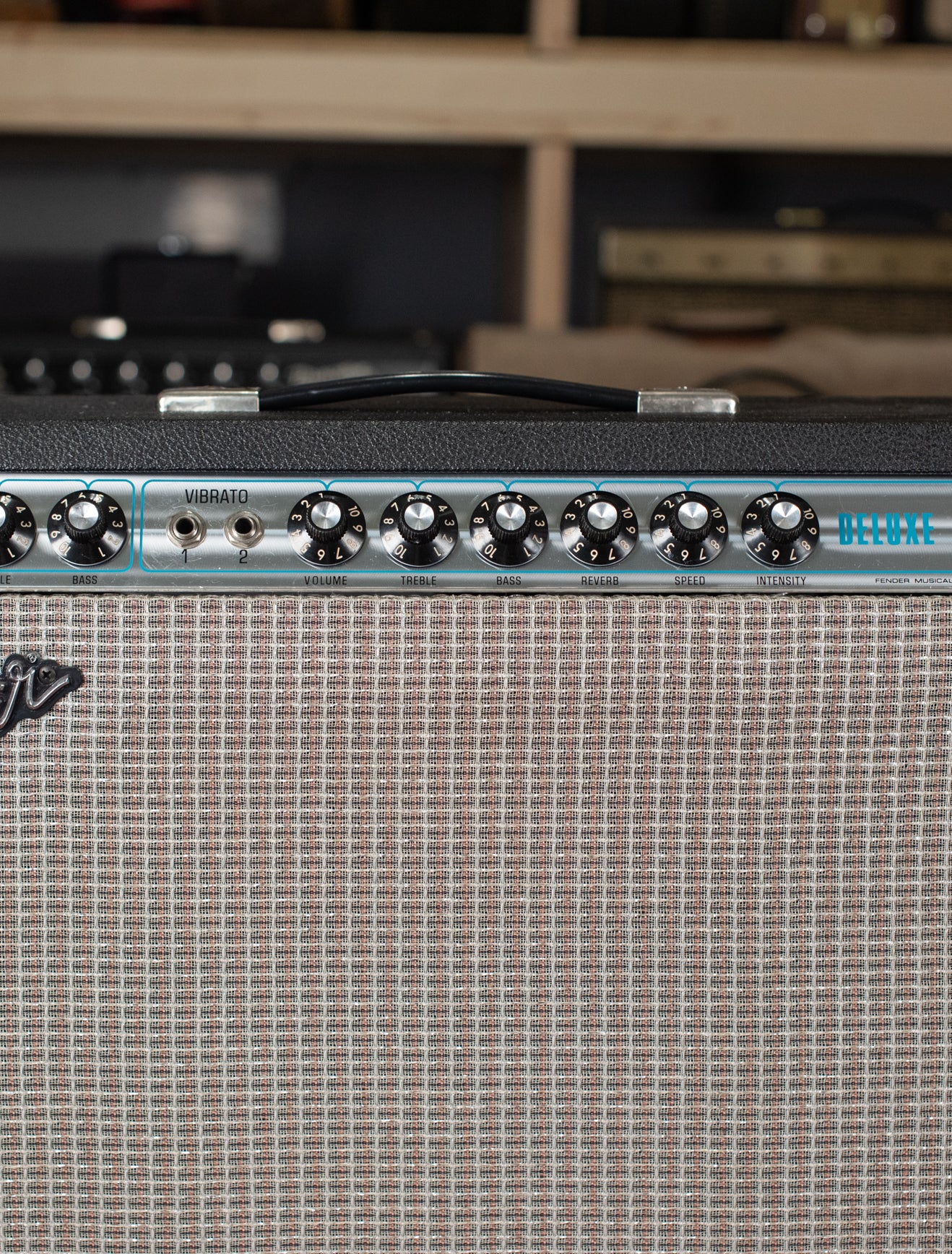 Fender guitar amp red light