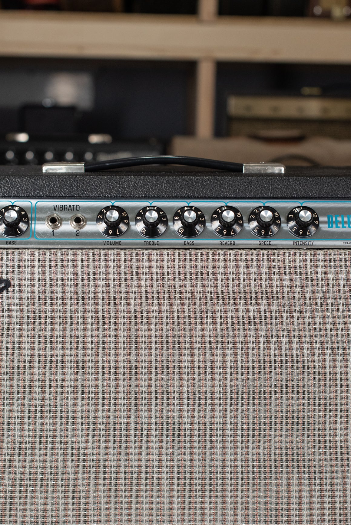 Fender guitar amp red light