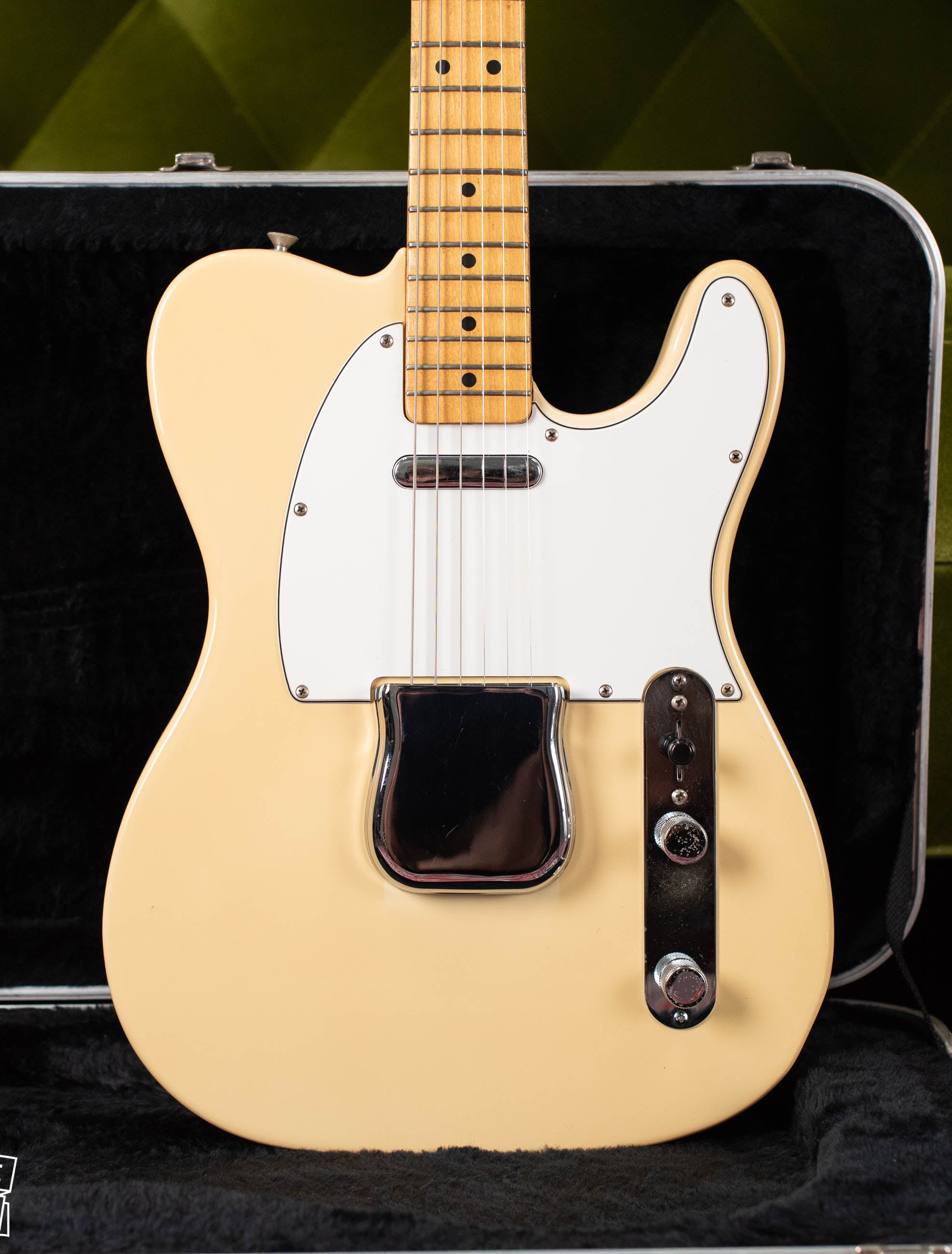 Vintage 1982 Fender Telecaster guitar Blond