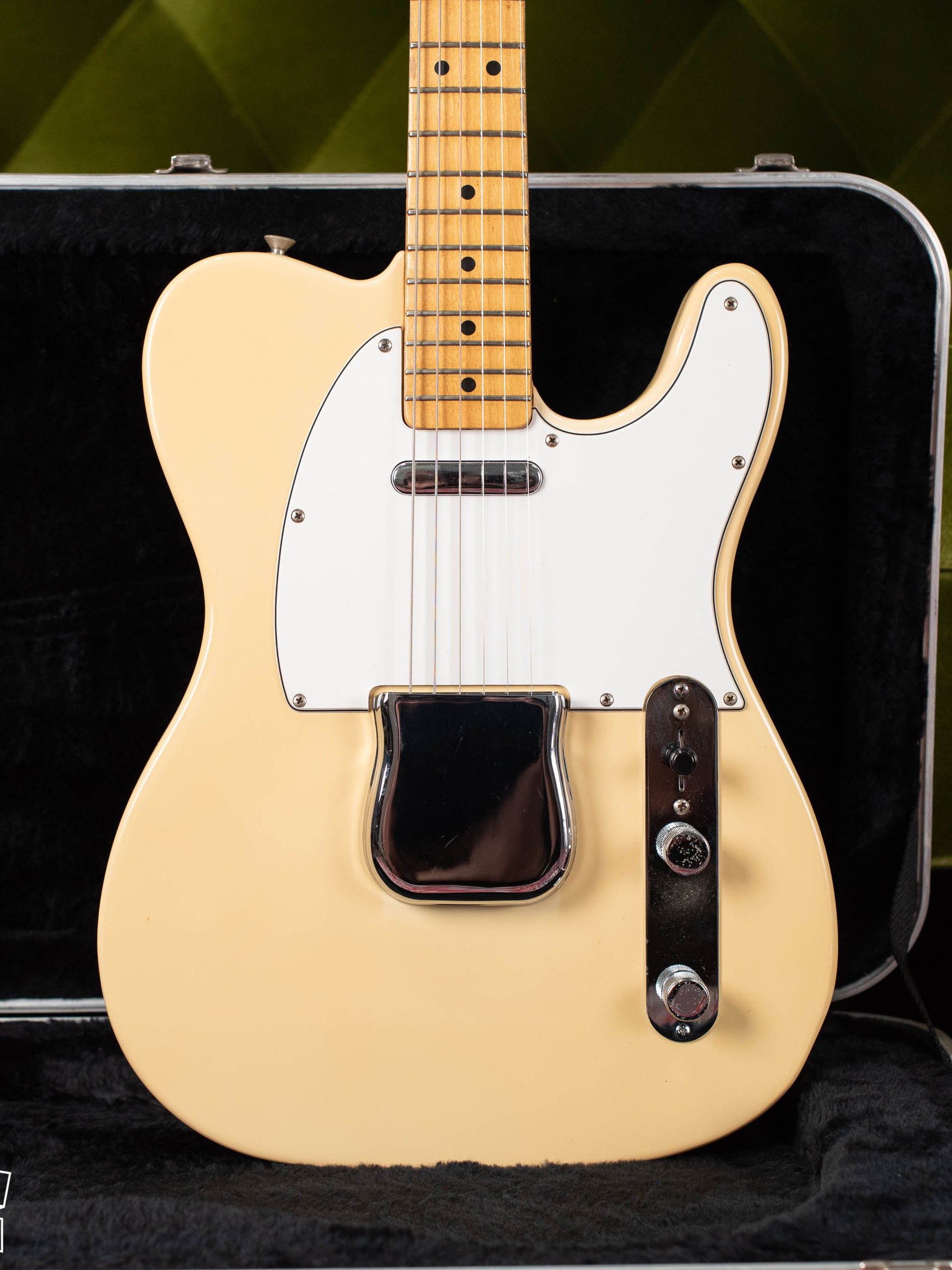 Vintage 1982 Fender Telecaster guitar Blond