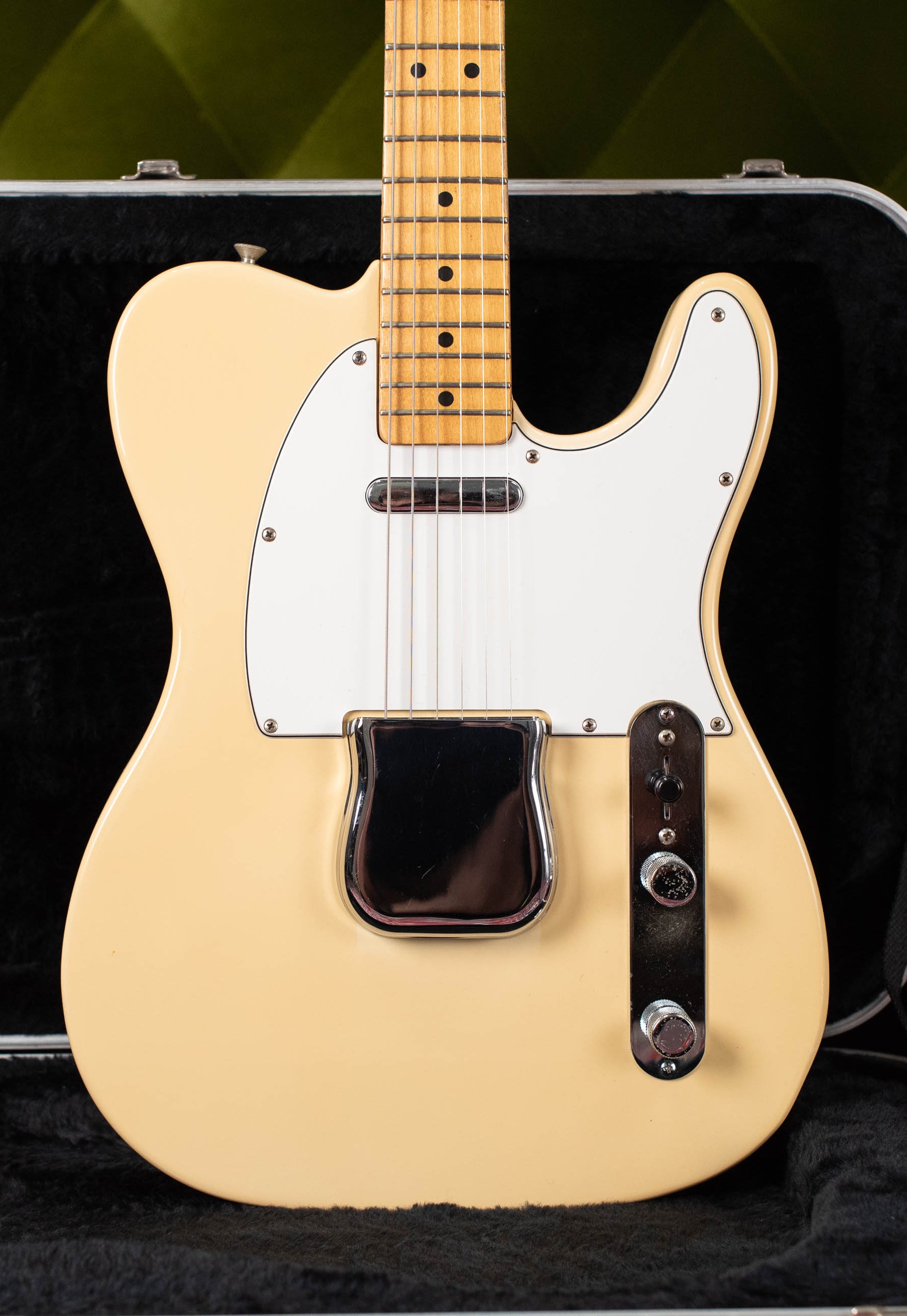 Vintage 1982 Fender Telecaster guitar Blond