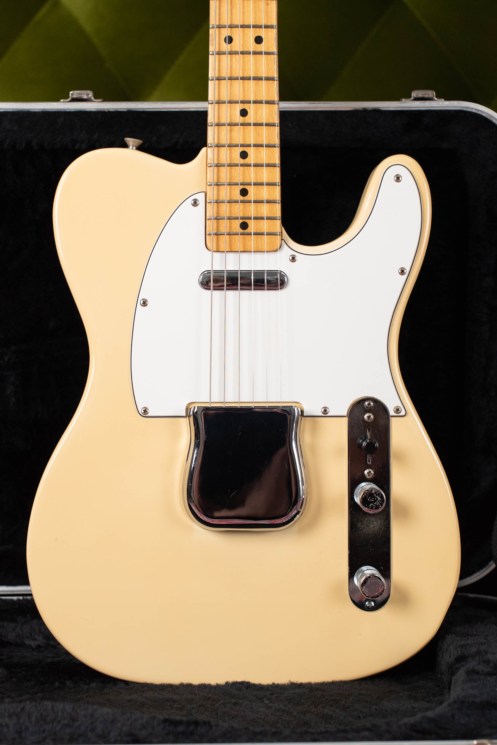 Vintage 1982 Fender Telecaster guitar Blond