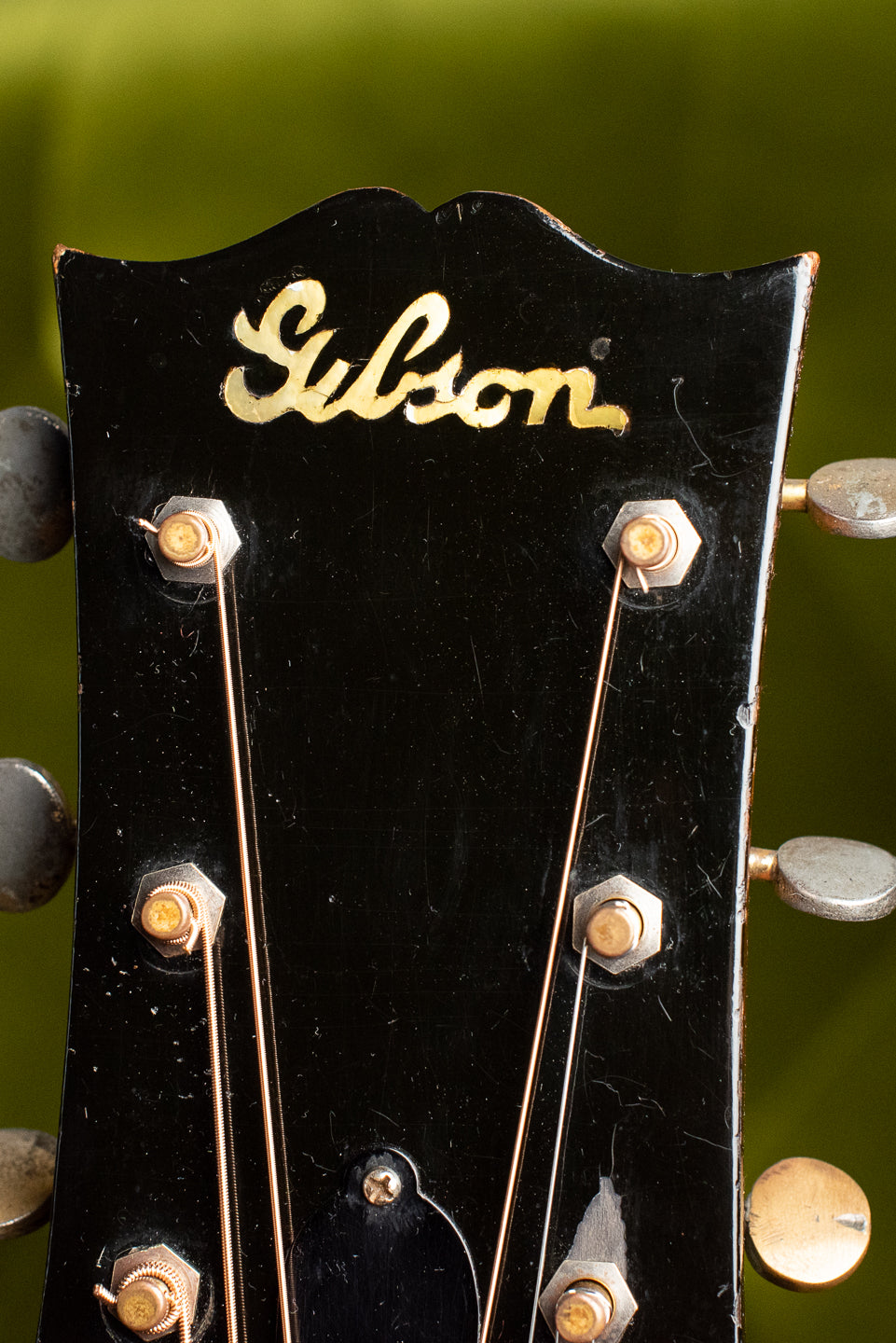 1941 Gibson Super Jumbo 100 SJ-100 pearl inlay Gibson logo