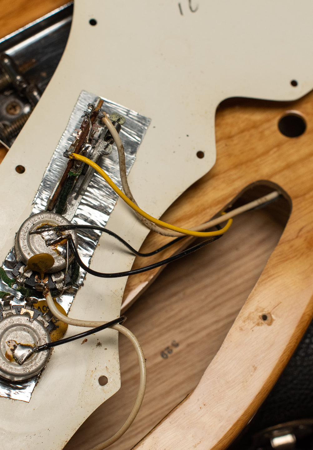 1969 Fender Telecaster Thinline potentiometers