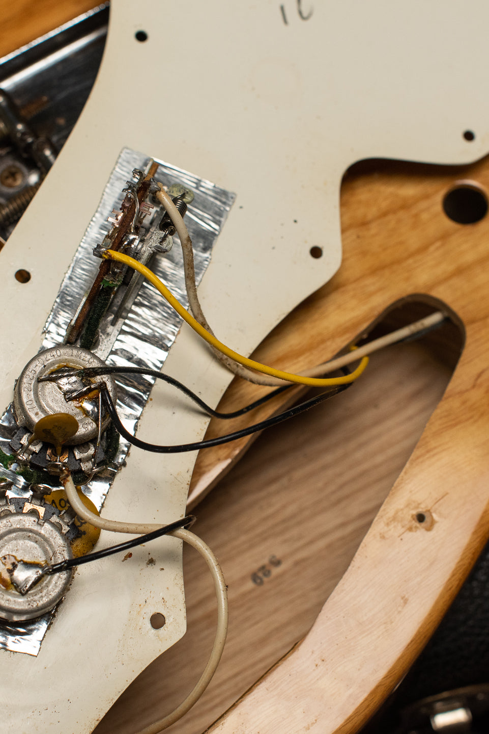 1969 Fender Telecaster Thinline potentiometers