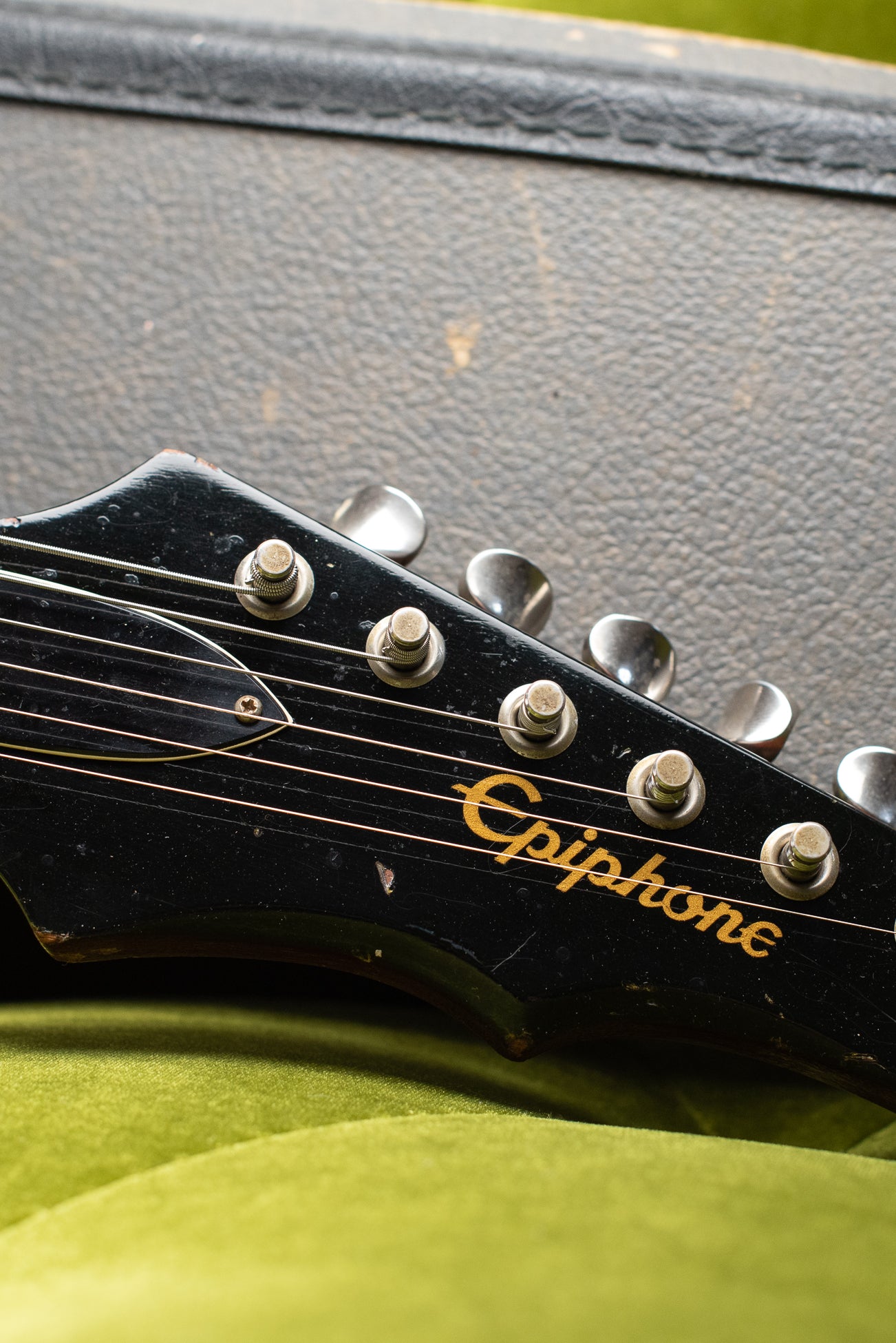 1965 Epiphone Wilshire Red Fox, Epiphone logo