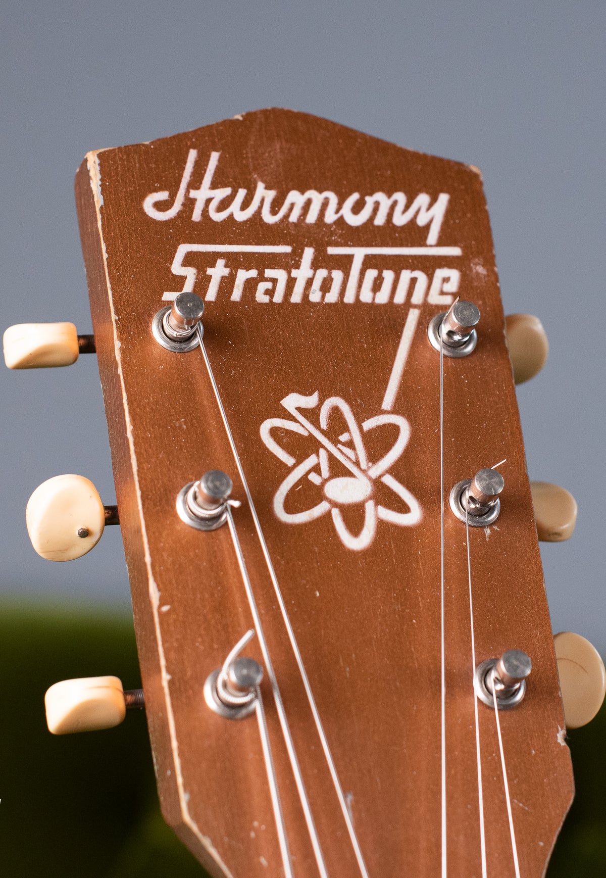 Headstock logo, Vintage Harmony H44 Stratotone