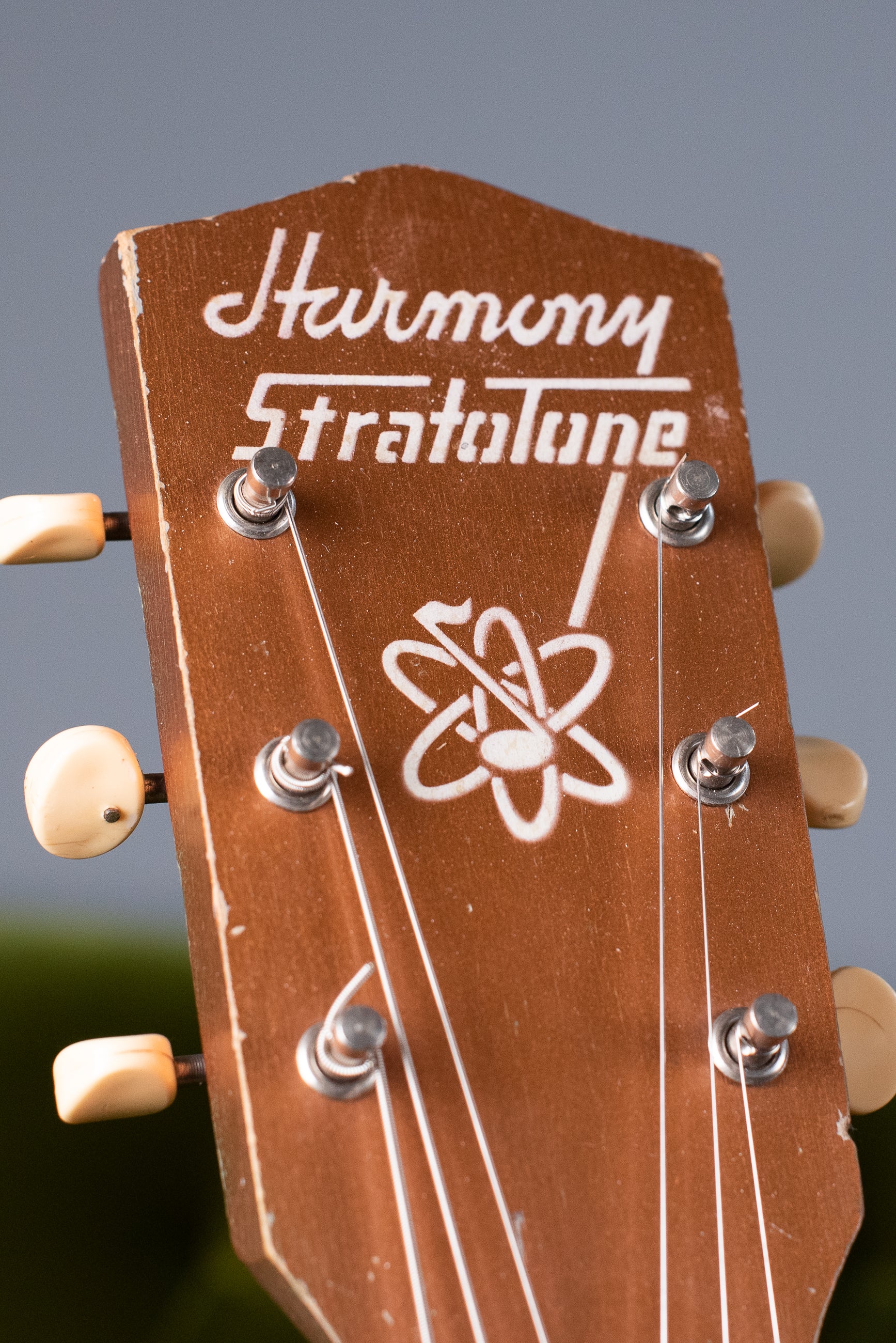 Headstock logo, Vintage Harmony H44 Stratotone