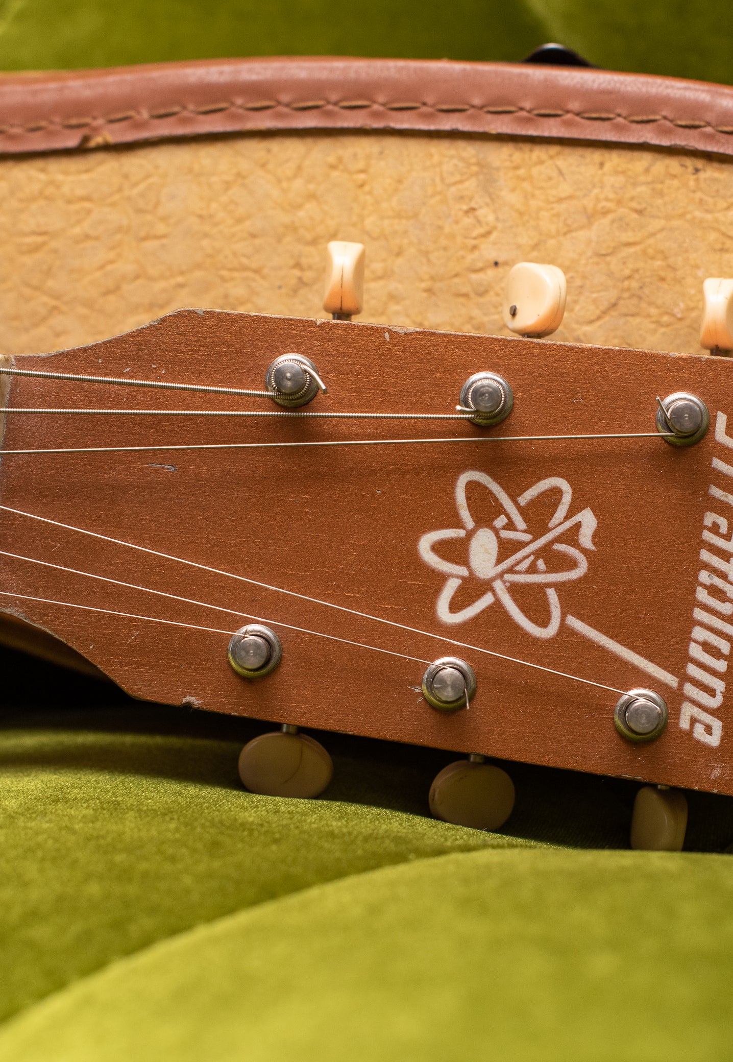 Headstock, Vintage Harmony H44 Stratotone