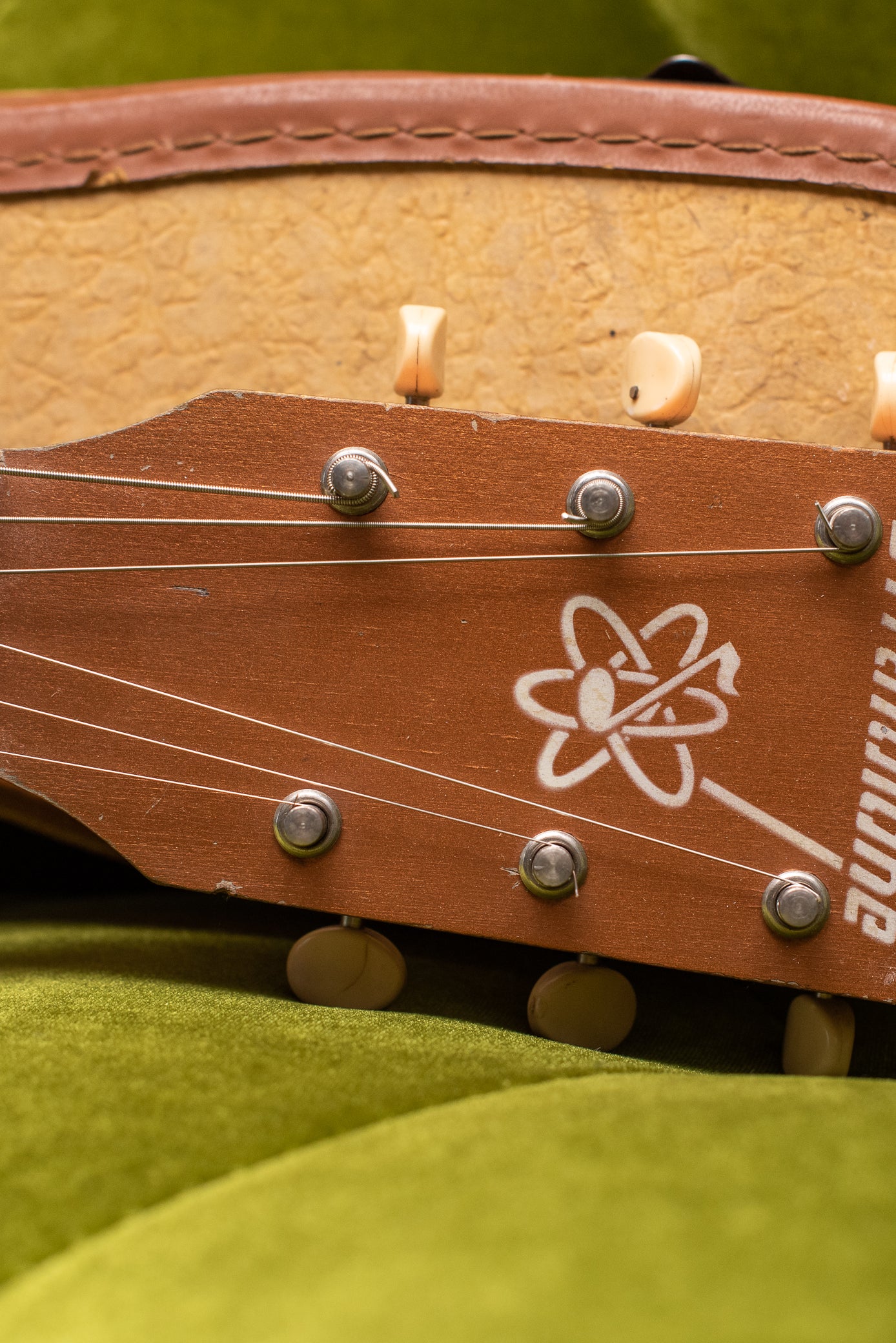 Headstock, Vintage Harmony H44 Stratotone