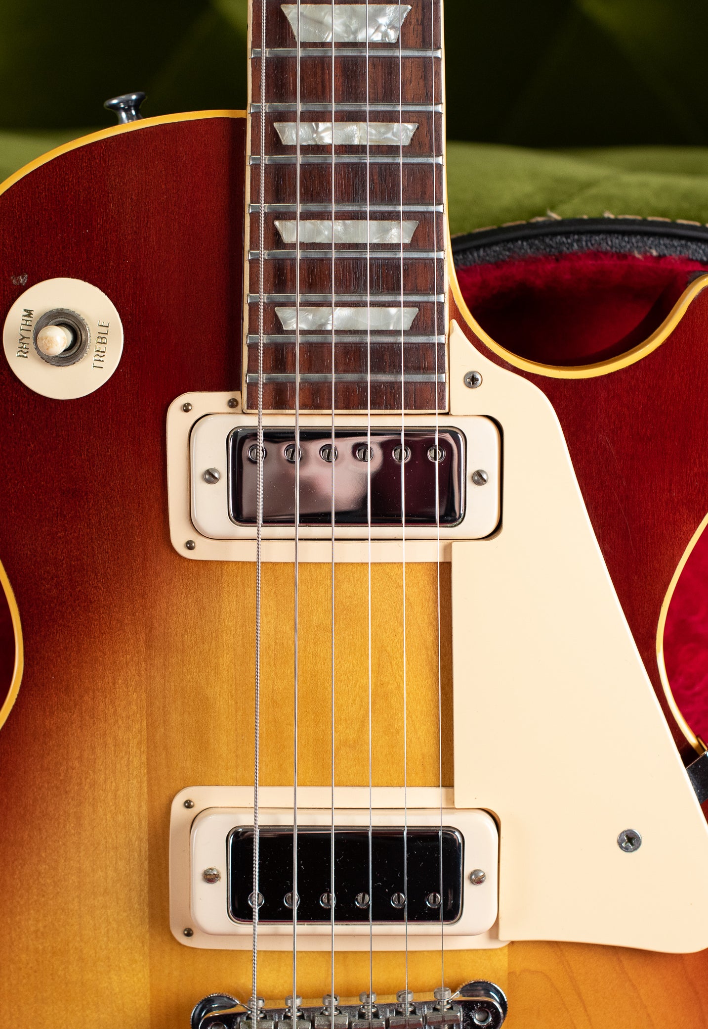 Vintage 1972 Gibson Les Paul Deluxe electric guitar