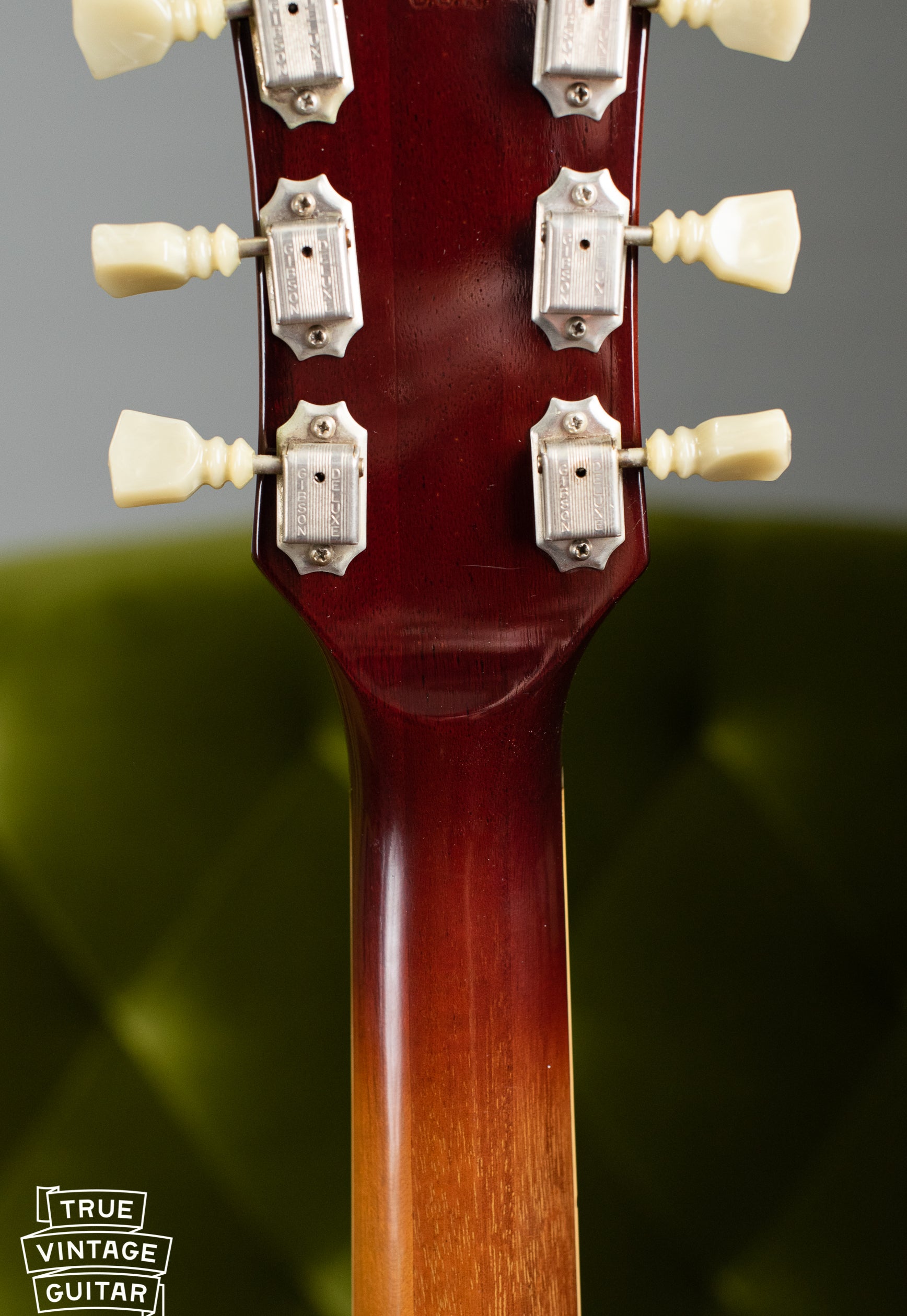 Neck volute, Vintage 1972 Gibson Les Paul Deluxe electric guitar