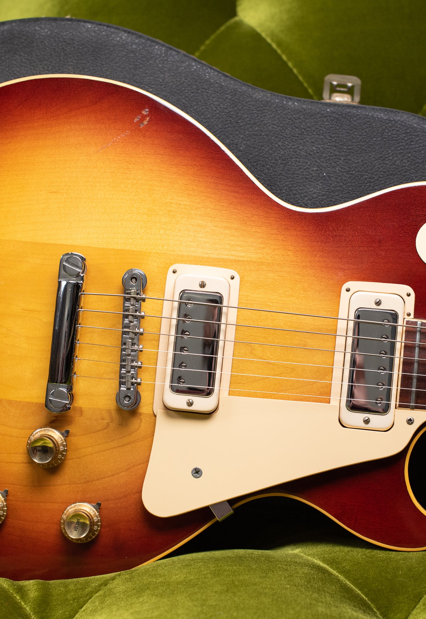 Vintage 1972 Gibson Les Paul Deluxe electric guitar