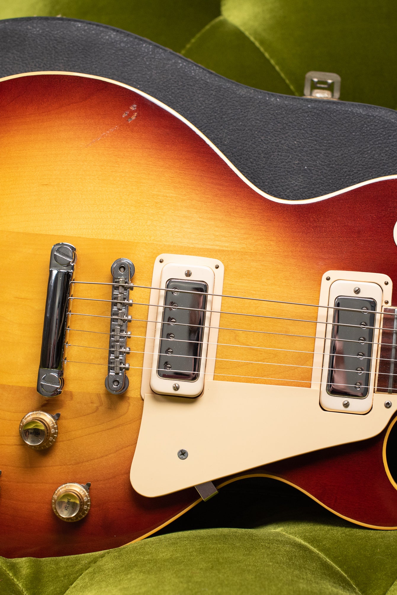 Vintage 1972 Gibson Les Paul Deluxe electric guitar