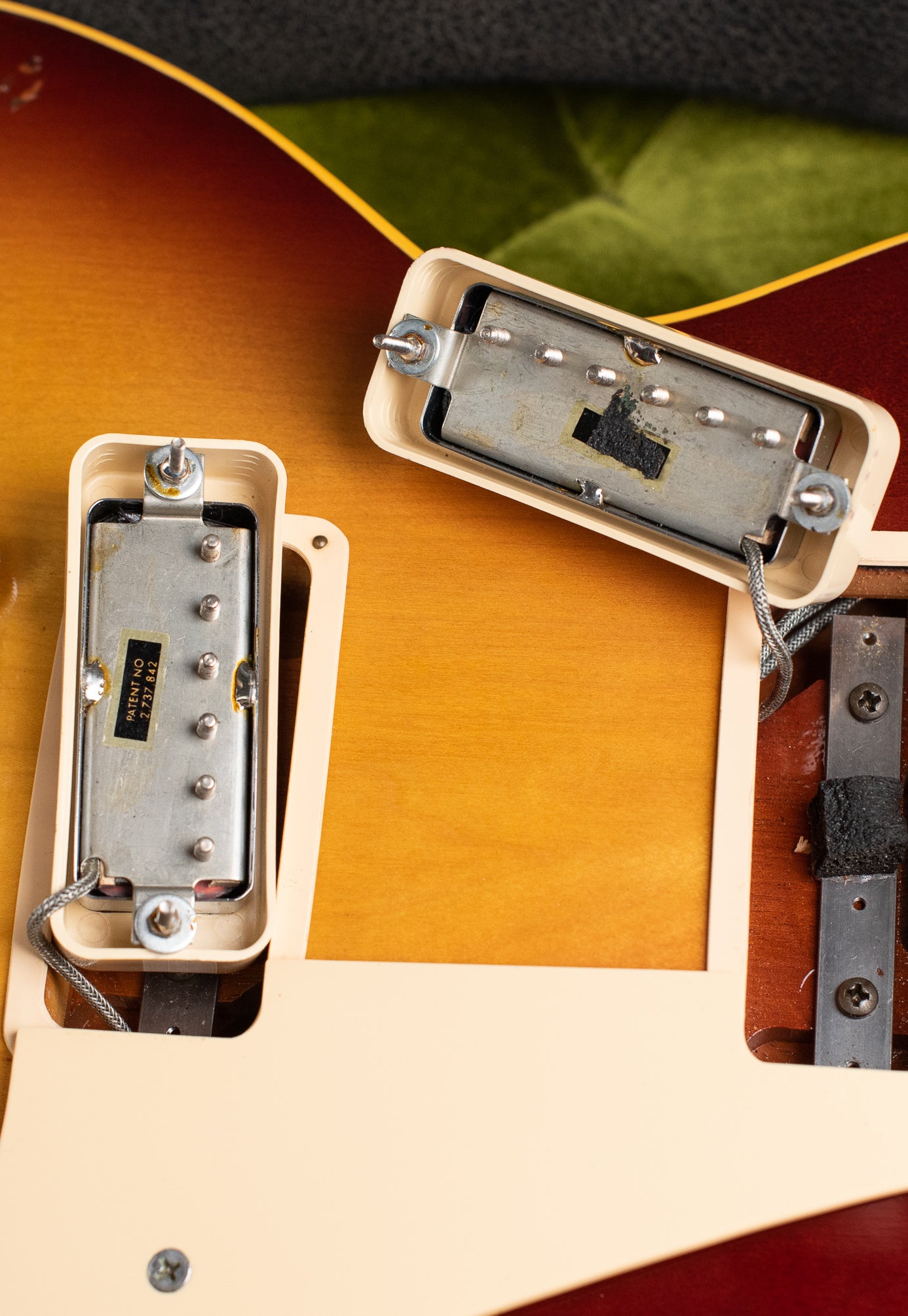 Patent number sticker mini humbucking pickups, Vintage 1972 Gibson Les Paul Deluxe electric guitar