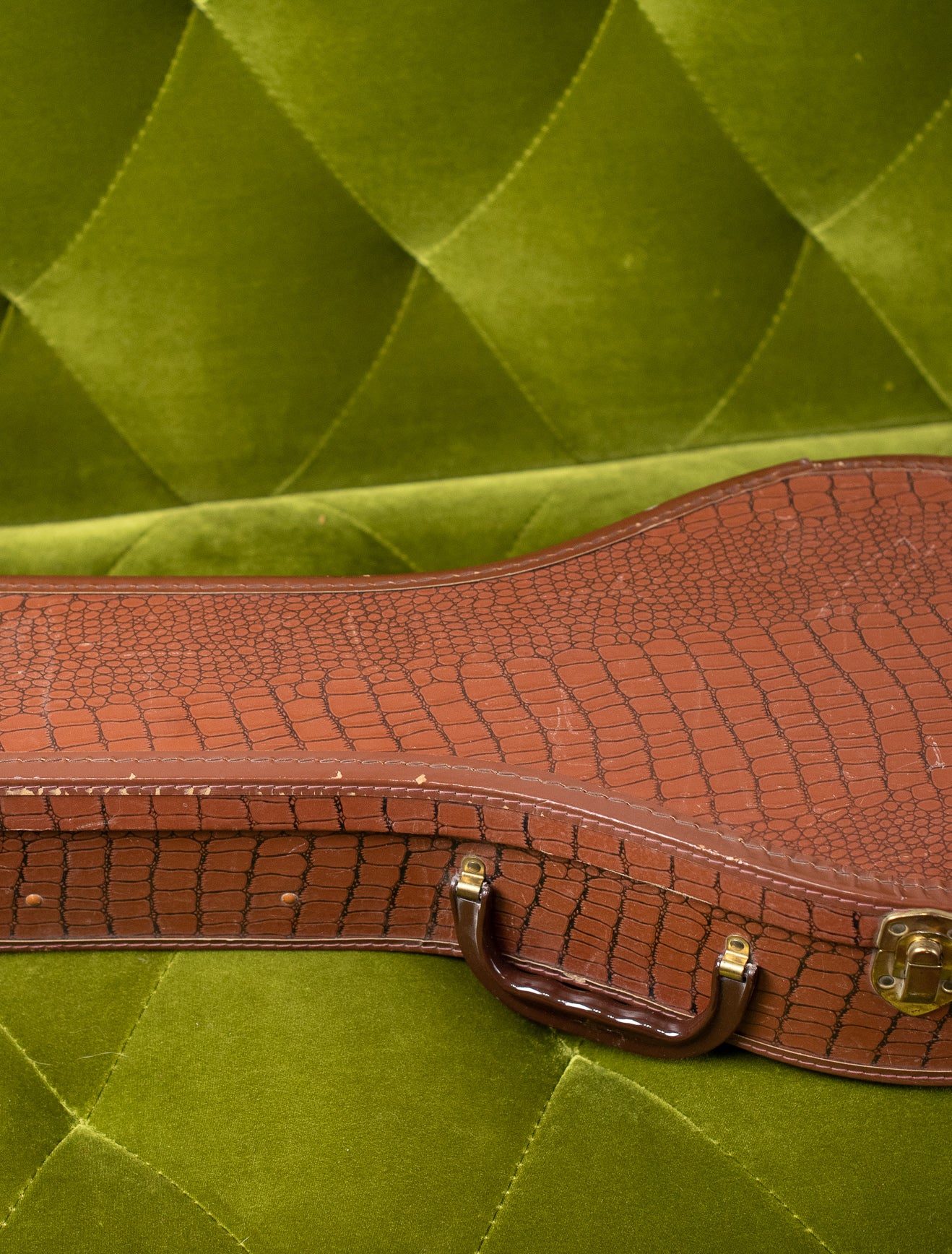 Gibson faux alligator chipboard mandolin case