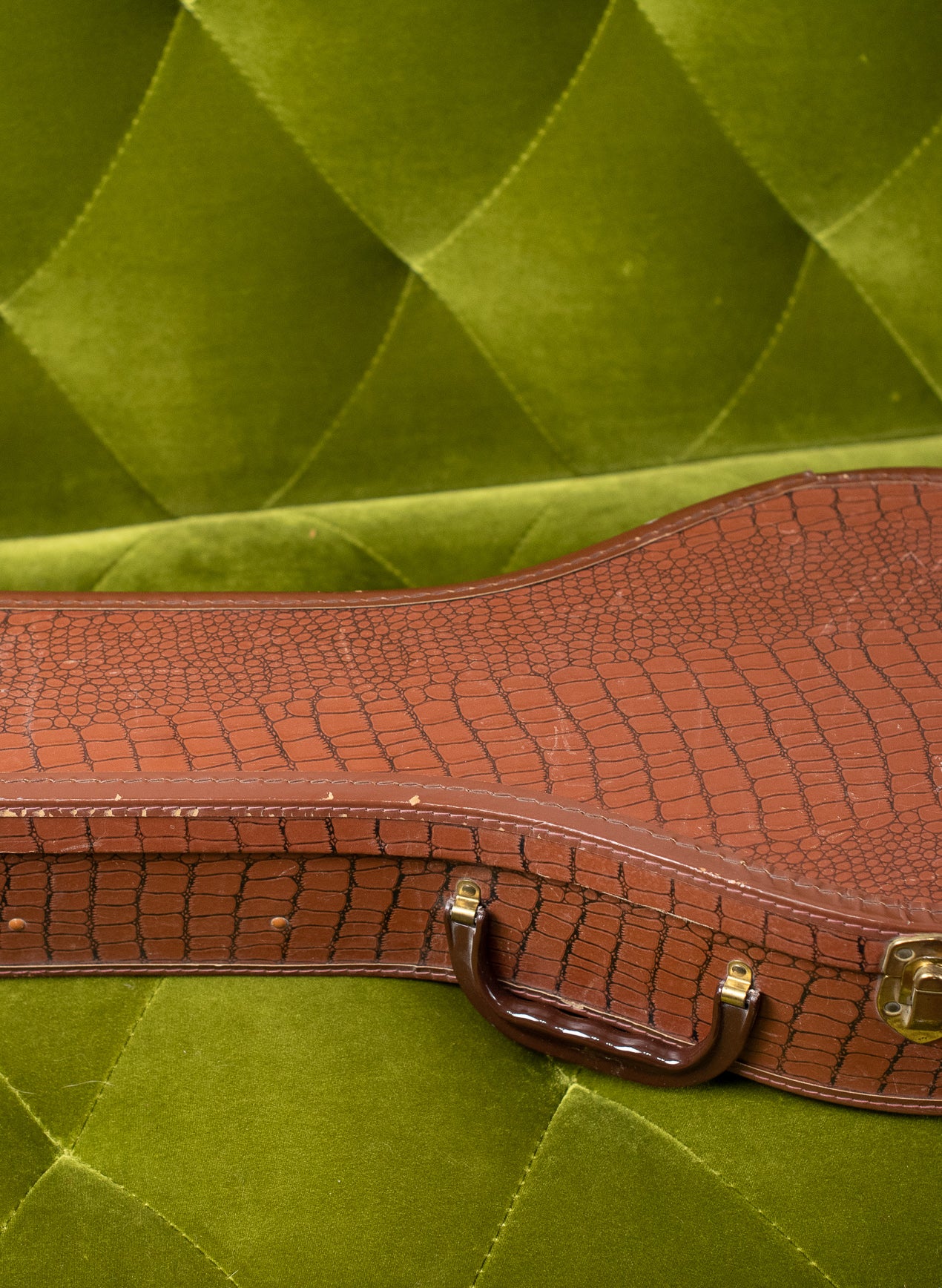 Gibson faux alligator chipboard mandolin case