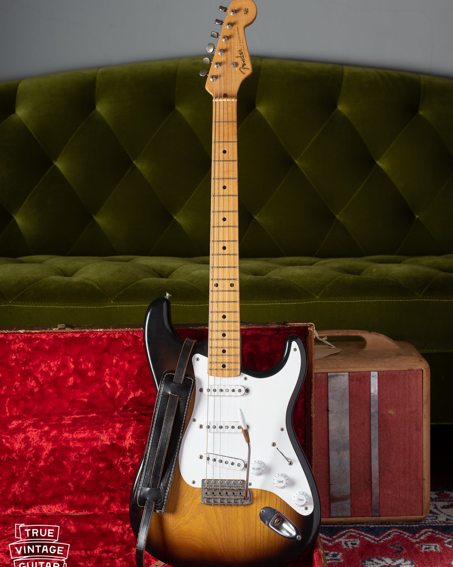 Fender Stratocaster 1954 with Maple neck and Ash body, original leather strap, in center pocket case