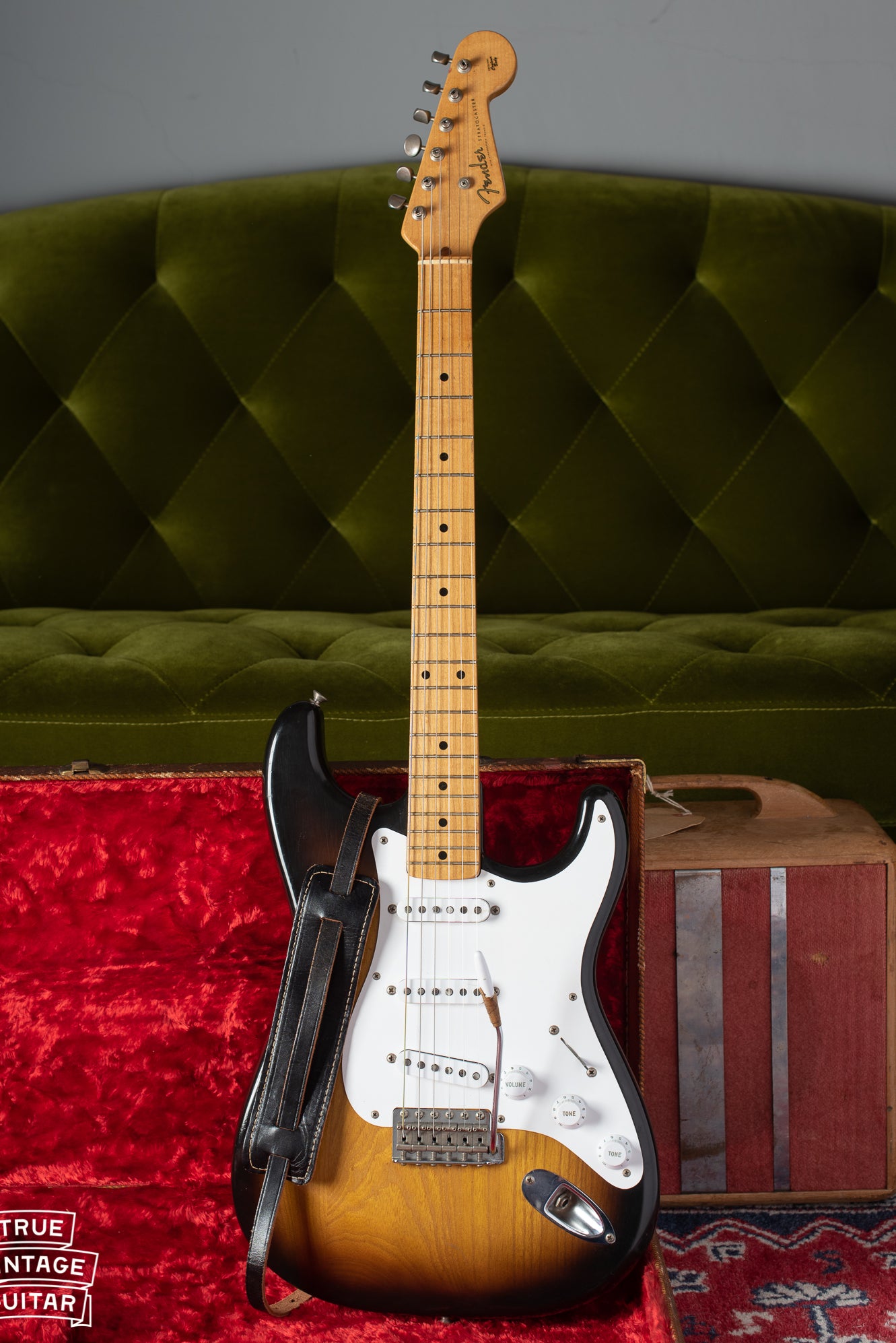Fender Stratocaster 1954 with Maple neck and Ash body, original leather strap, in center pocket case